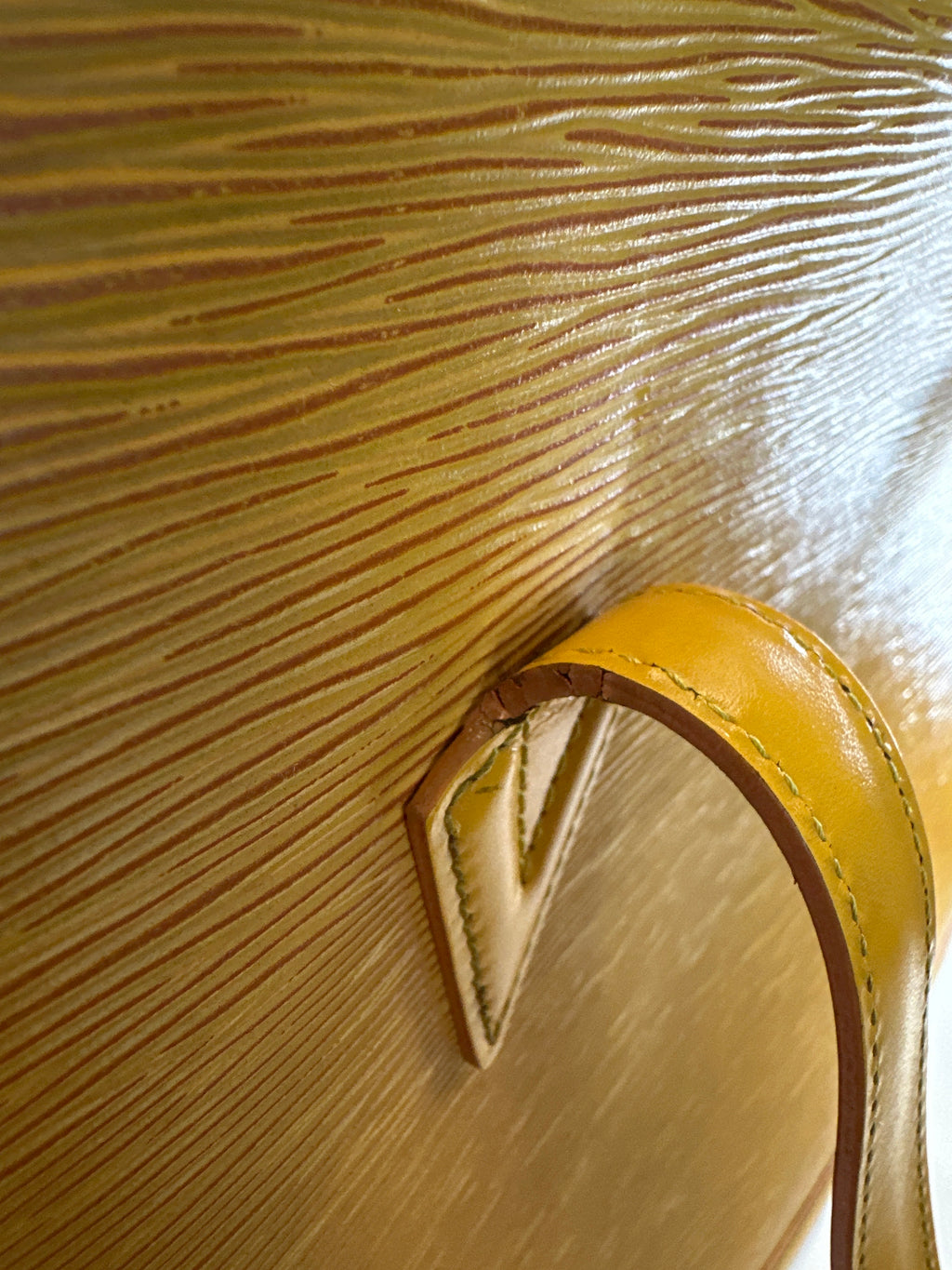 Vintage Louis Vuitton Epi shoulder bag comes with COA