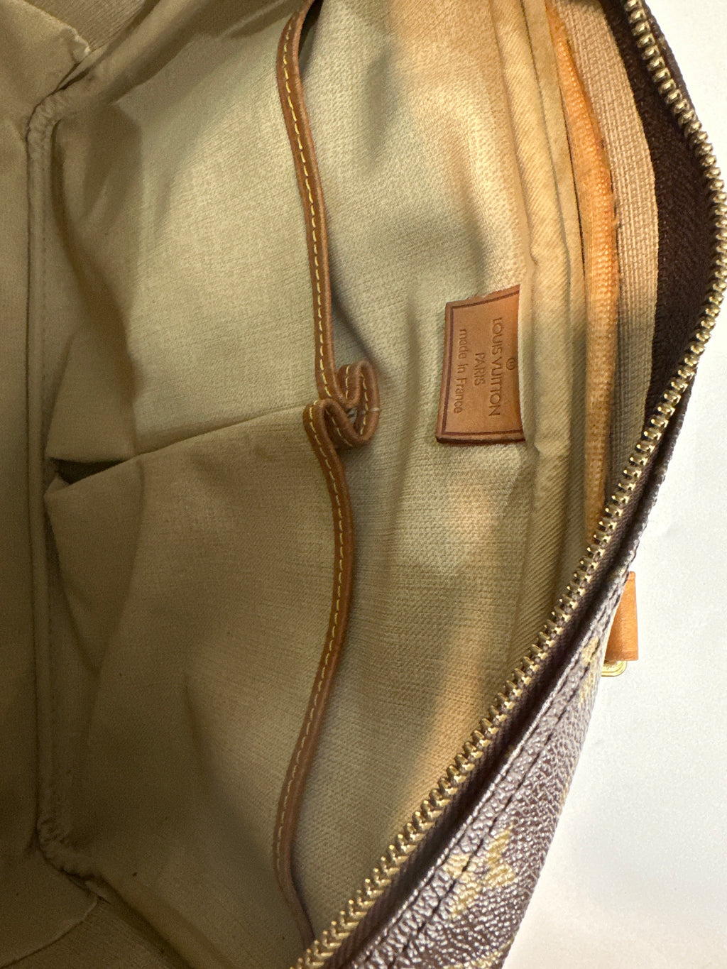 Vintage Louis Vuitton Deauville leather handbag