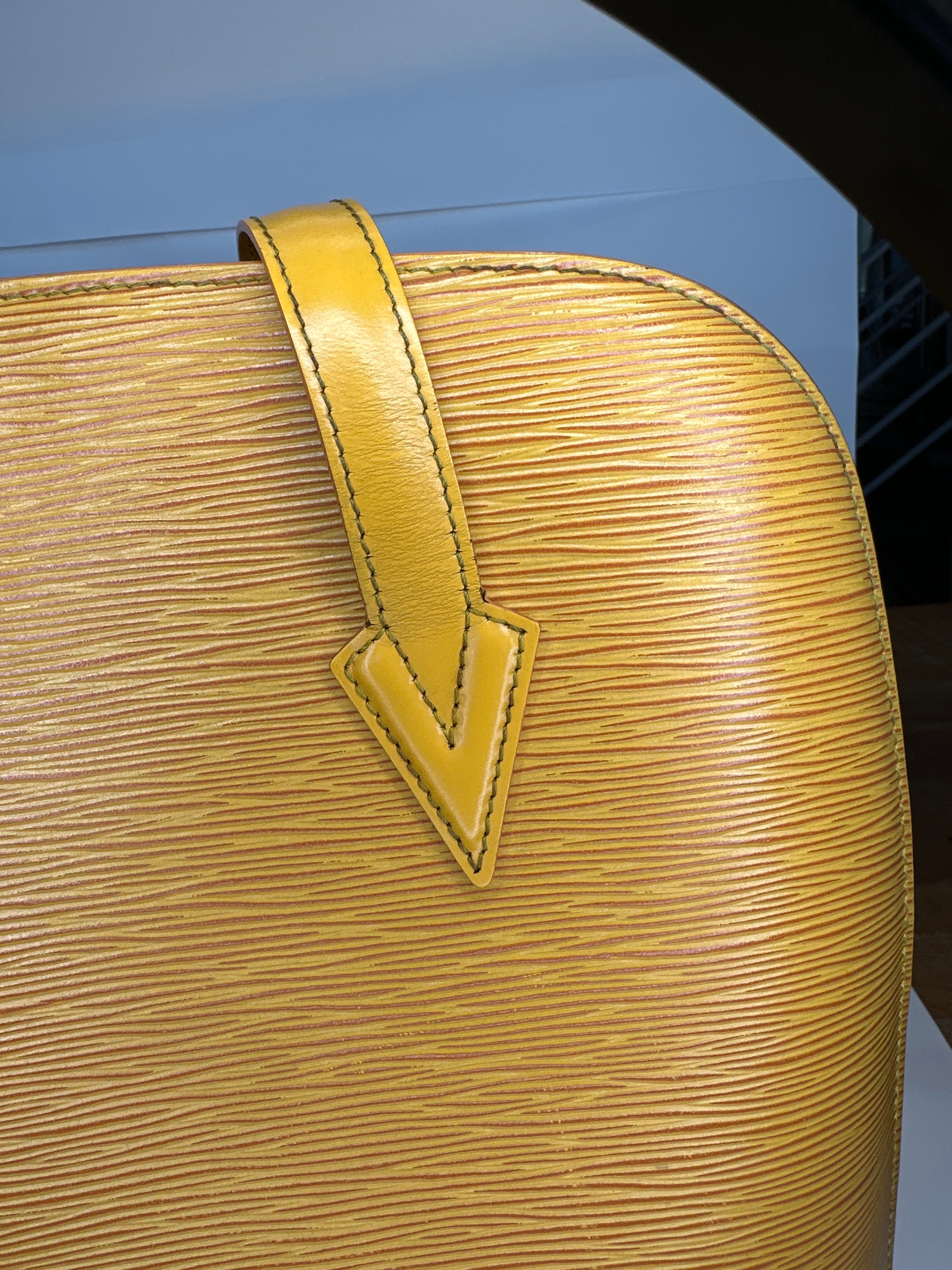 Vintage Louis Vuitton Epi shoulder bag comes with COA