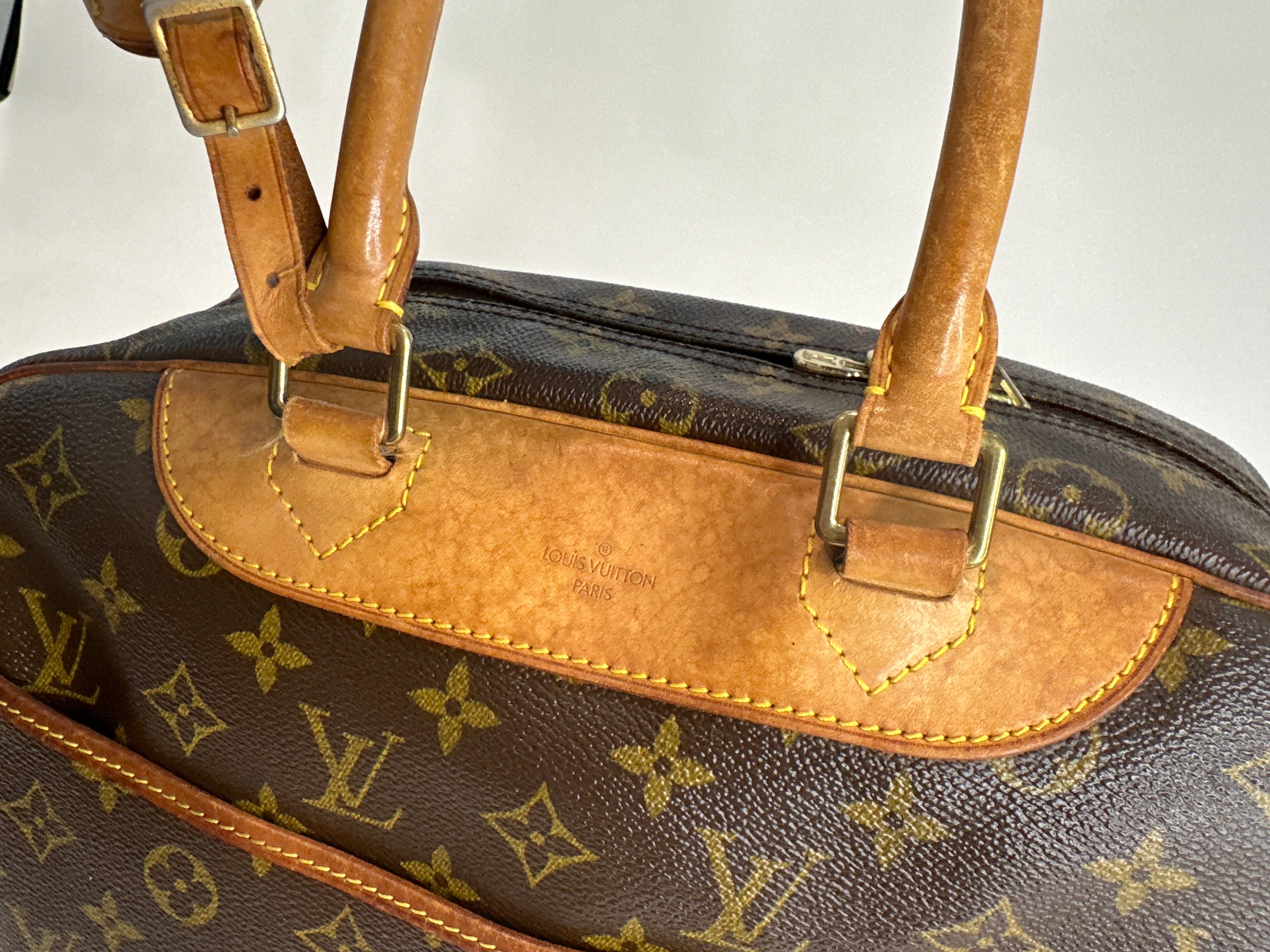 Vintage Louis Vuitton Deauville leather handbag