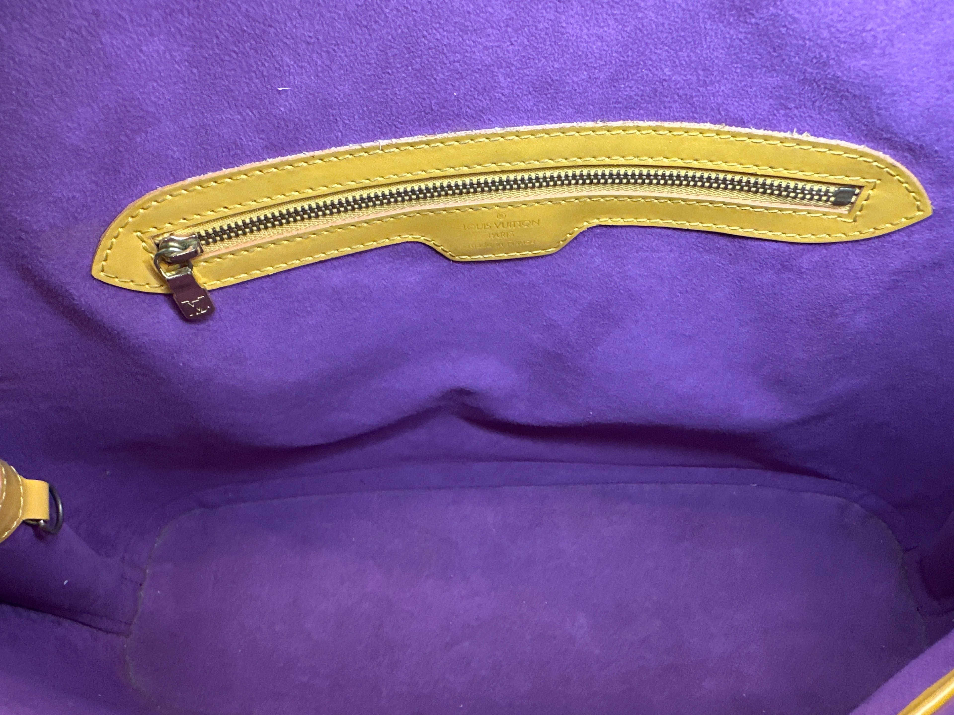 Vintage Louis Vuitton Epi shoulder bag comes with COA