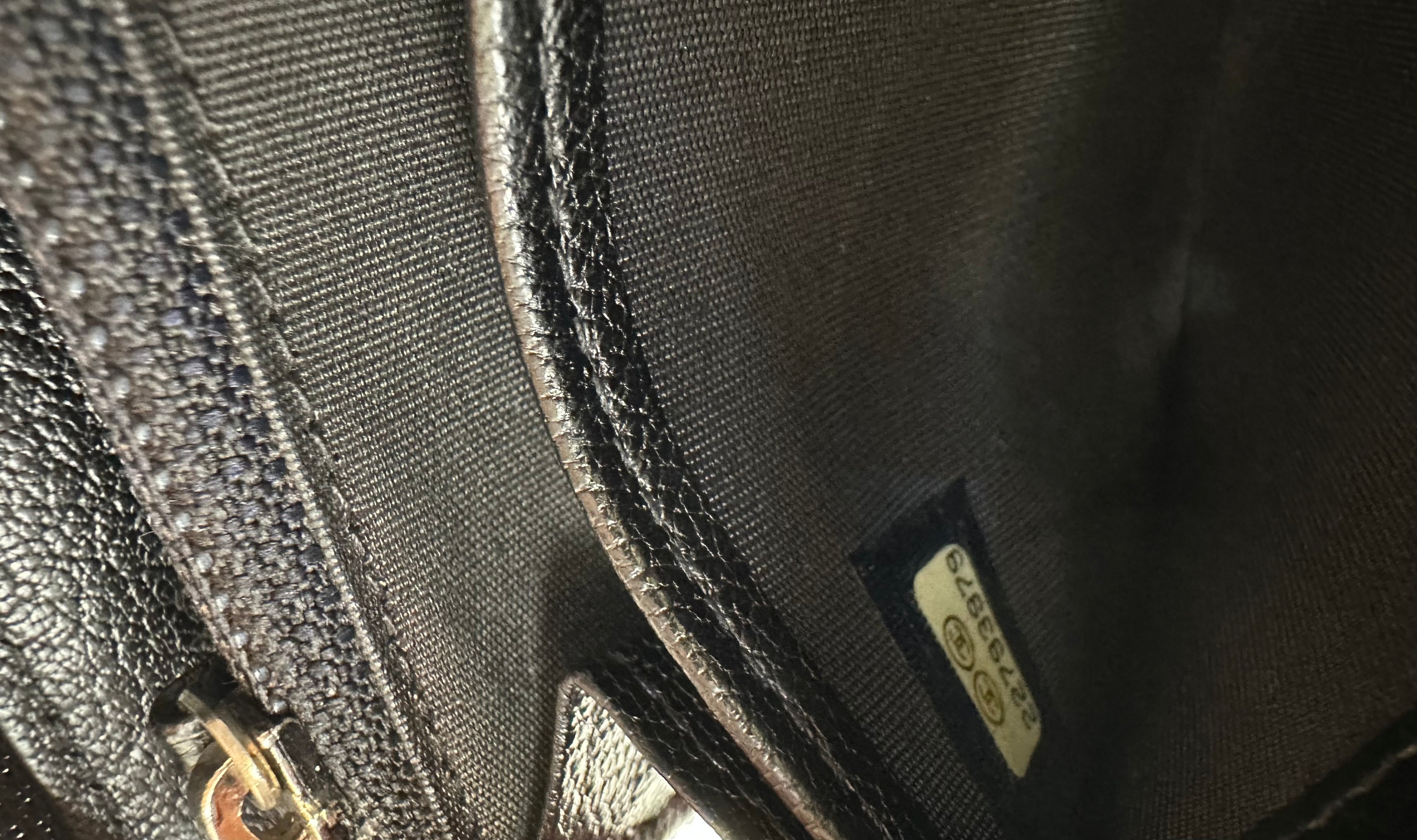 CHANEL CC Logo Caviar Leather Wallet