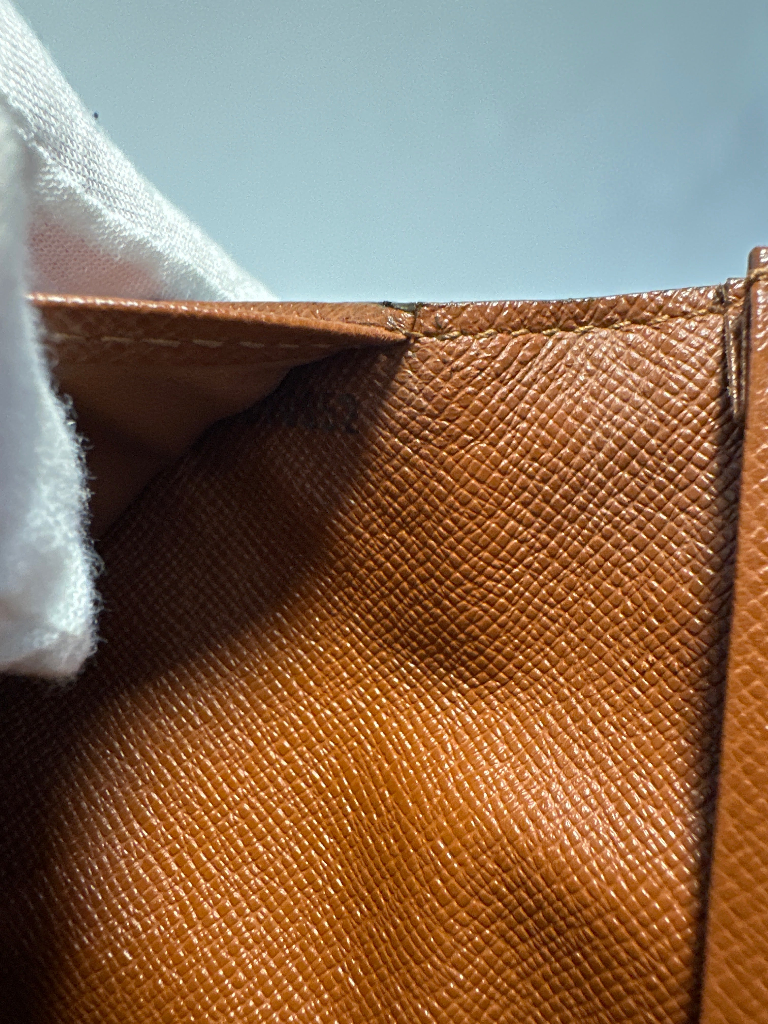 Vintage Louis Vuitton Authentic Wallet/Billfold Monogram 2002