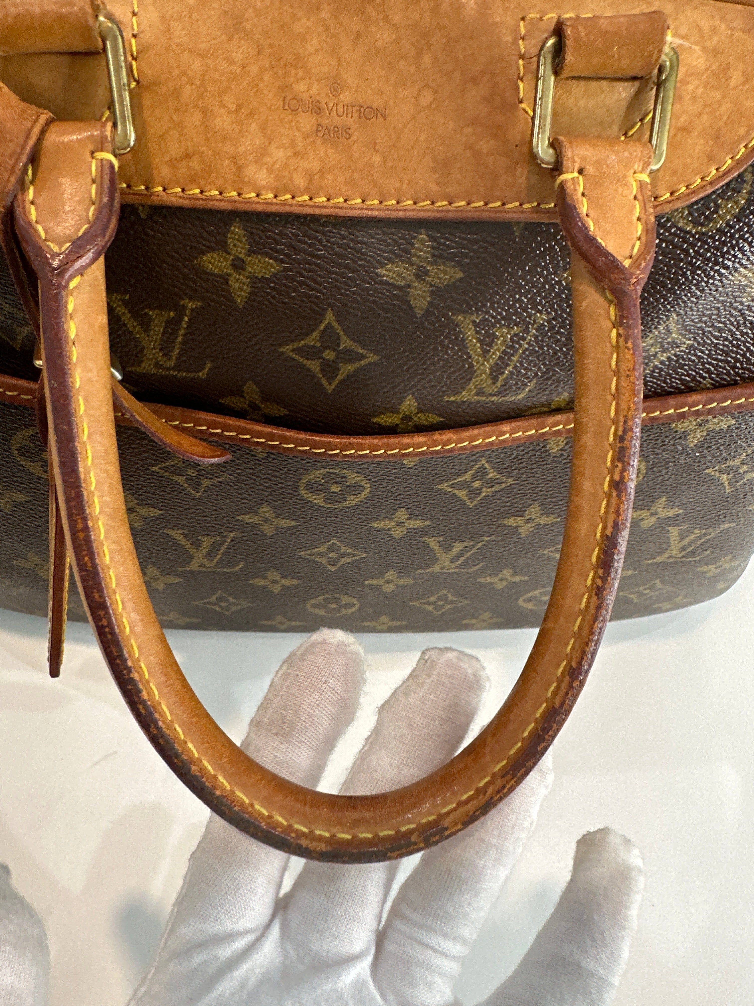 Vintage Louis Vuitton Deauville leather handbag