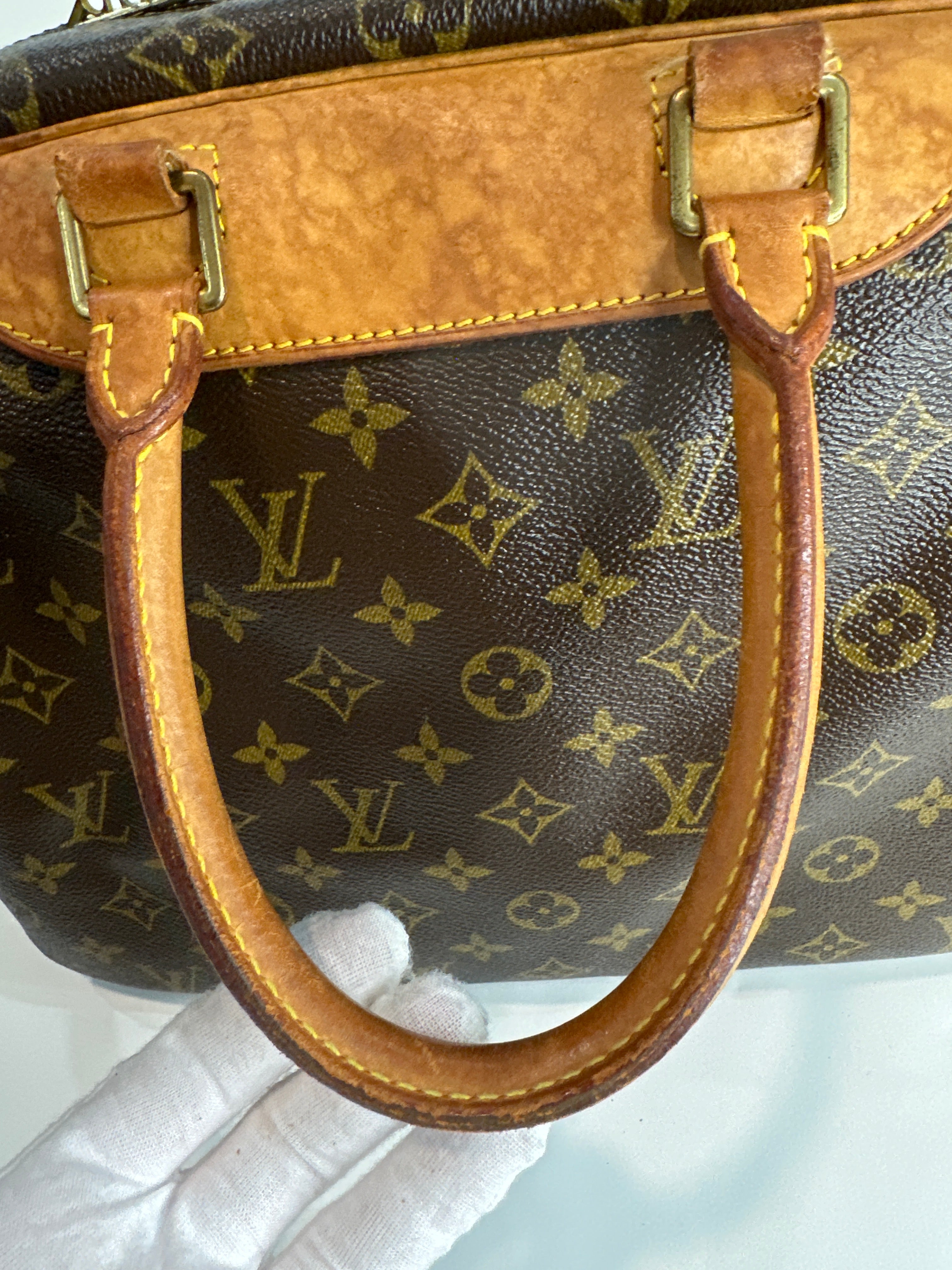 Vintage Louis Vuitton Deauville leather handbag