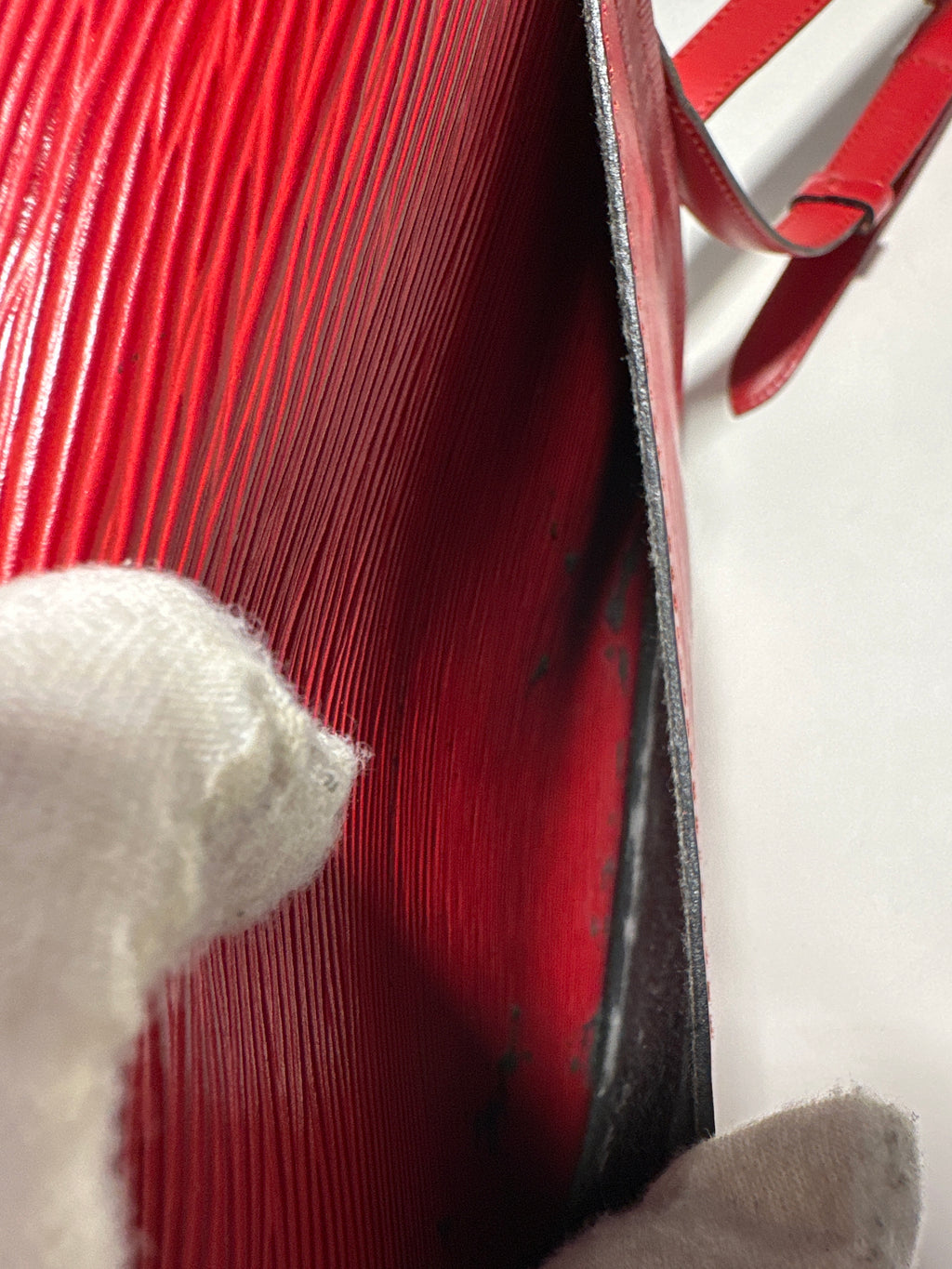 Vintage Louis Vuitton Epi Saint Cloud Shoulder Bag Red with COA