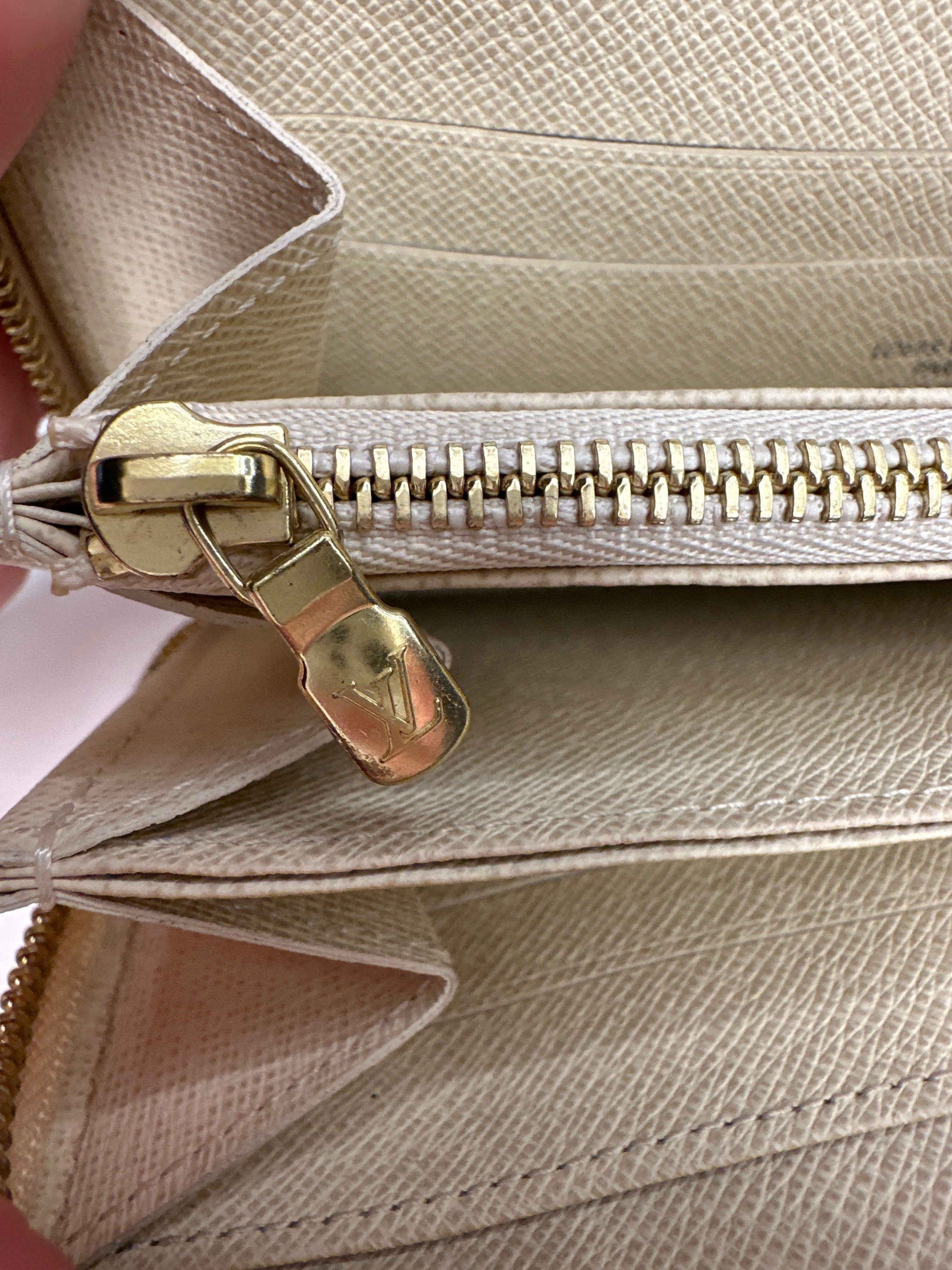 Louis Vuitton Damier Azur Zippy Wallet 2012 - with authentication card