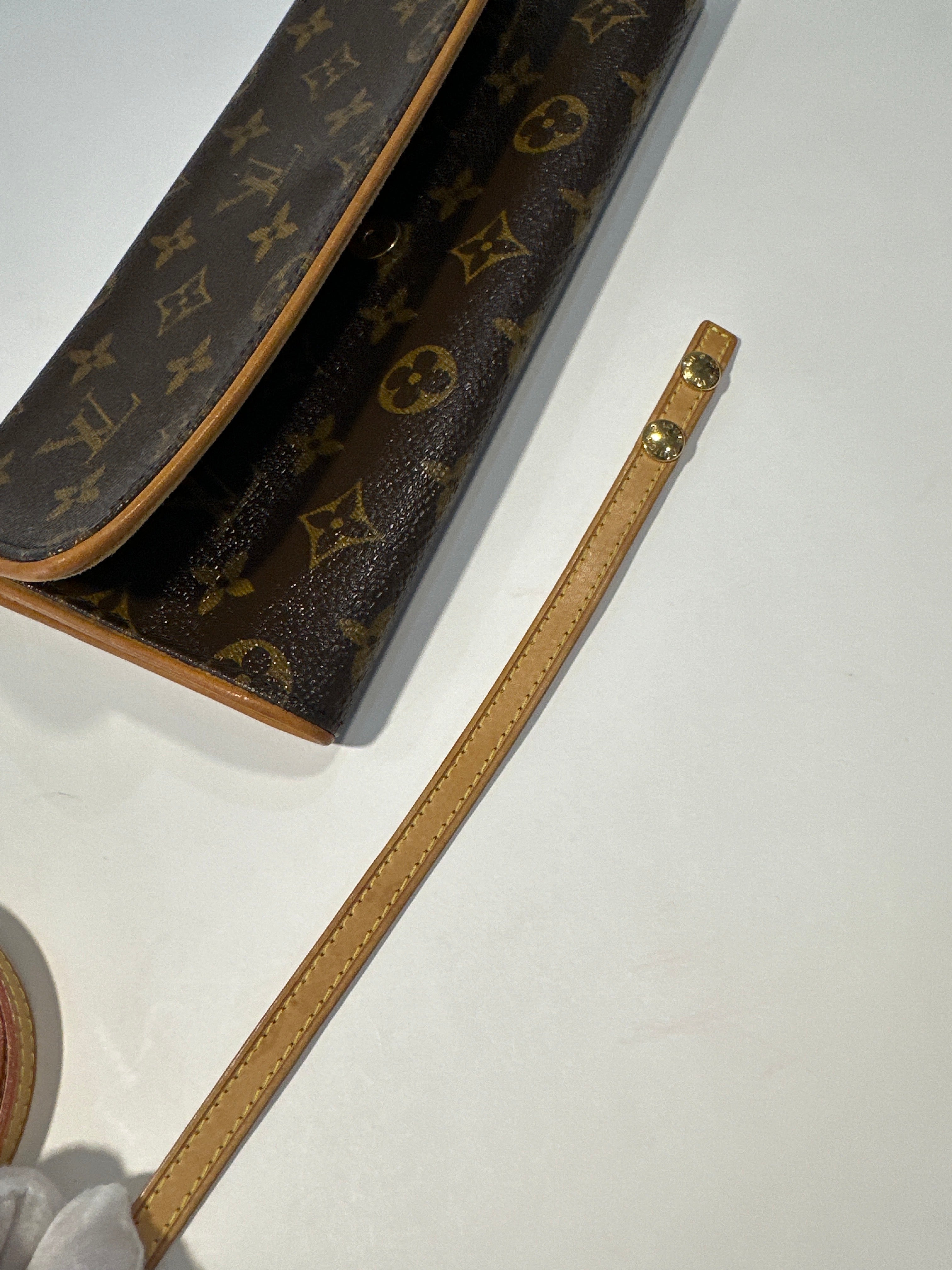 Vintage LOUIS VUITTON Monogram Pochette Twin GM with dust bag 2000