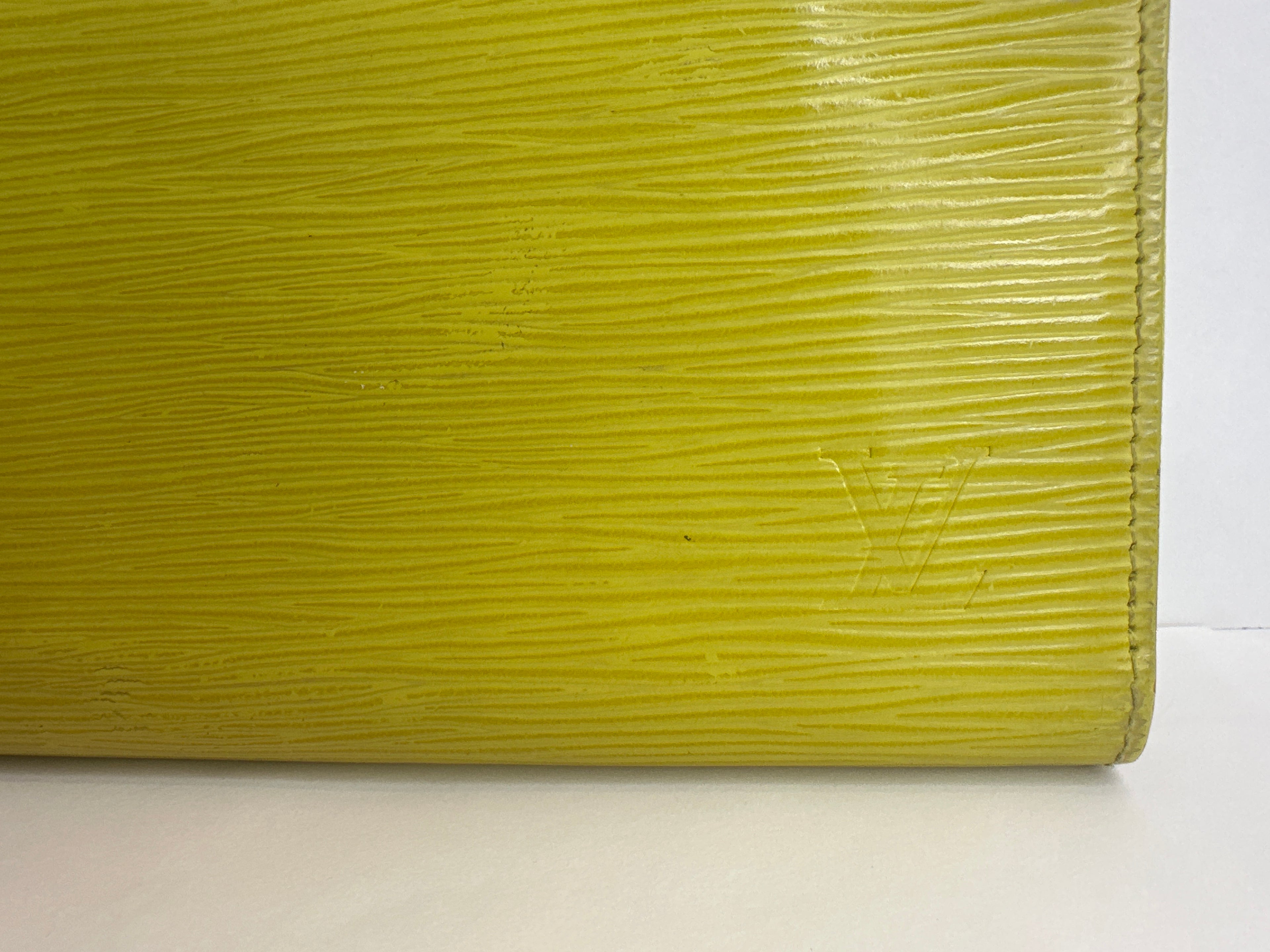 Vintage LOUIS VUITTON Epi Zippy - Wallet Zip Around Long Wallet Leather