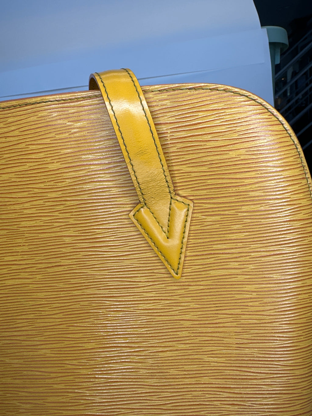 Vintage Louis Vuitton Epi shoulder bag comes with COA