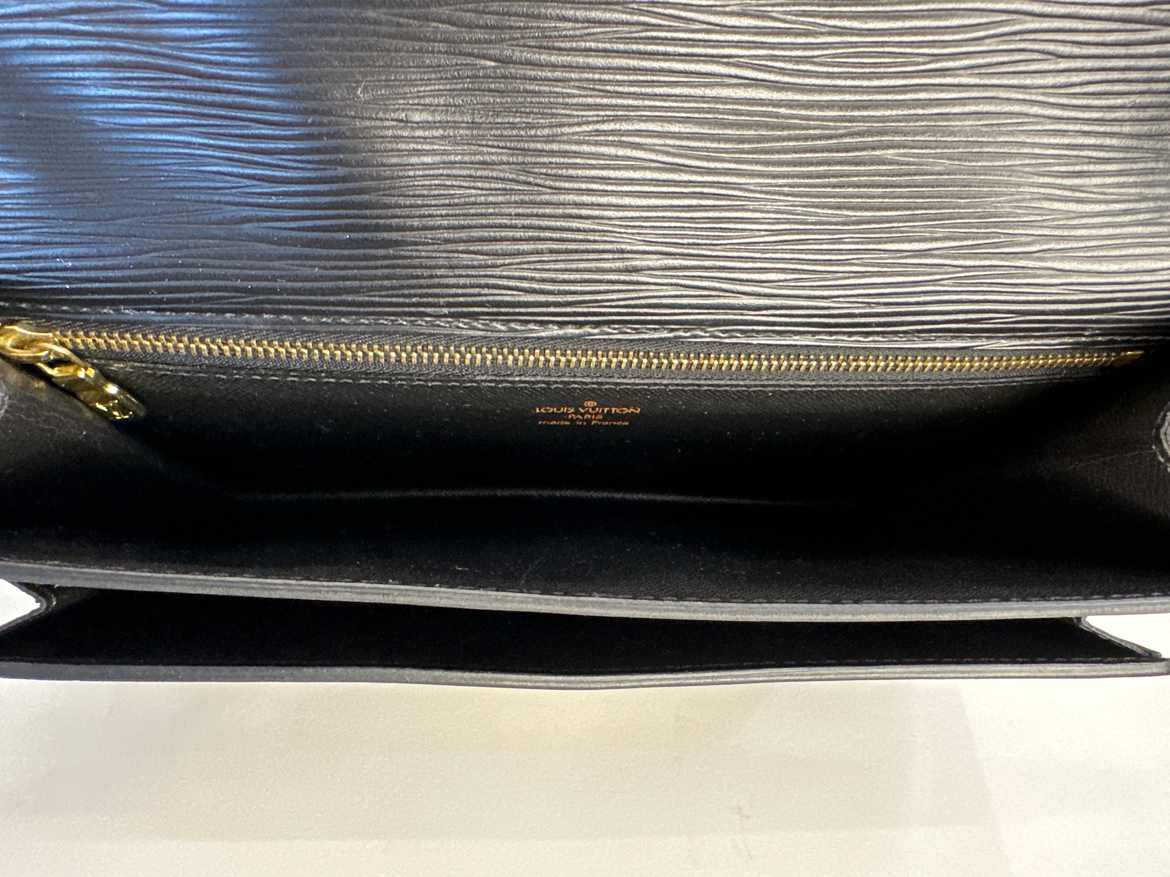 Louis Vuitton Epi Série Dragonne Clutch Bag – Black (Noir)