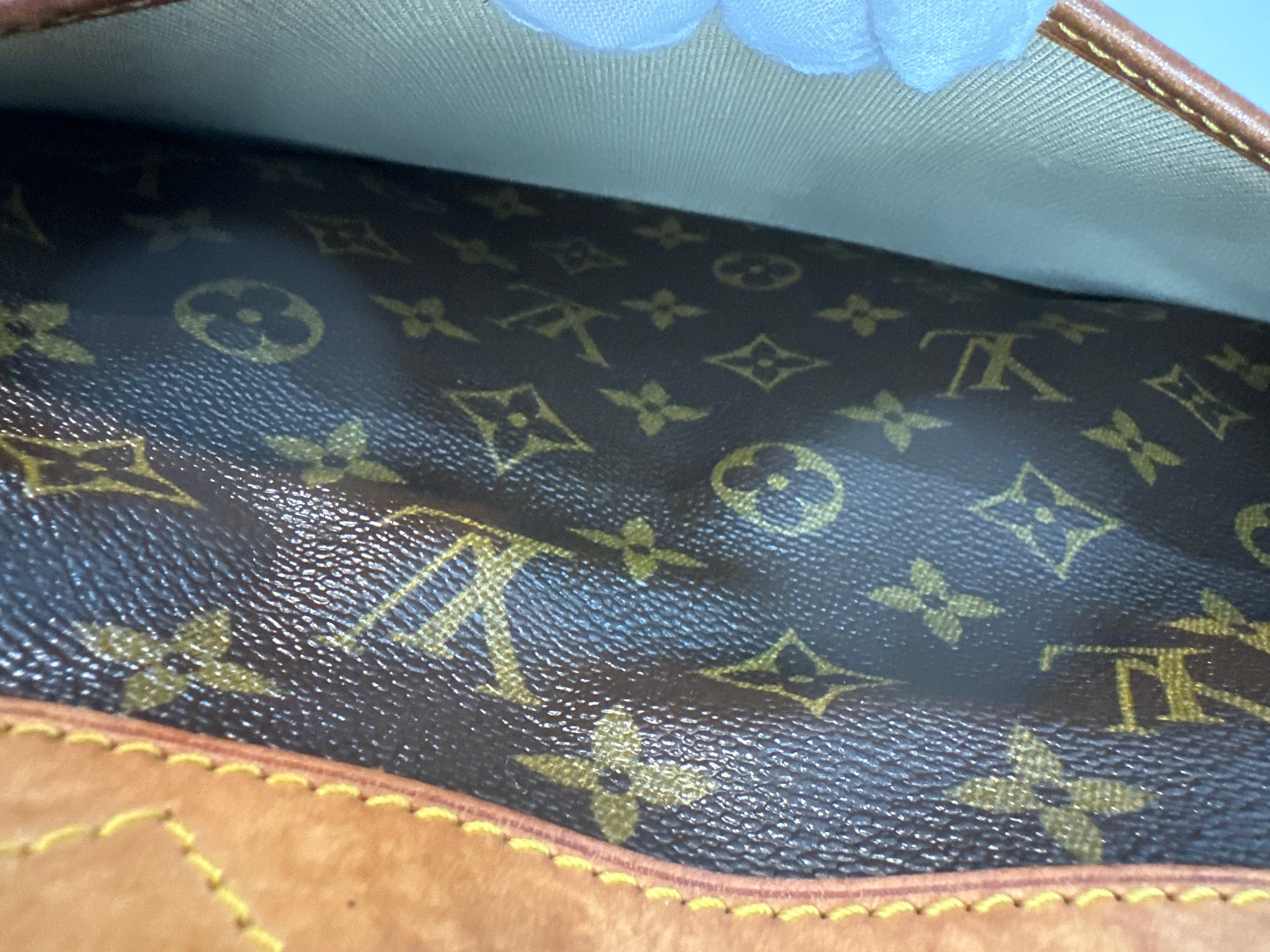 Vintage Louis Vuitton Deauville leather handbag