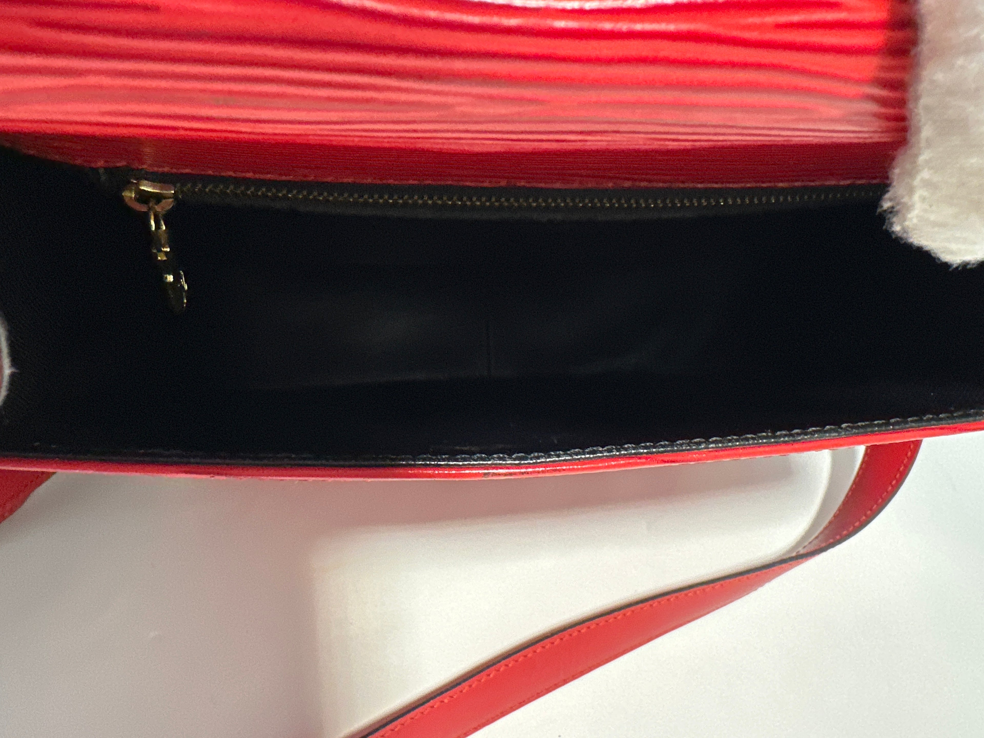 Vintage Louis Vuitton Epi Saint Cloud Shoulder Bag Red with COA