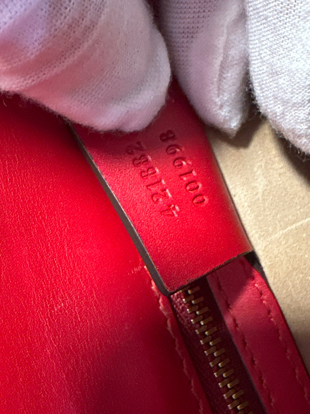 GUCCI Sylvie calfskin leather bag hibiscus red. Handbag red and green gold chain with COA