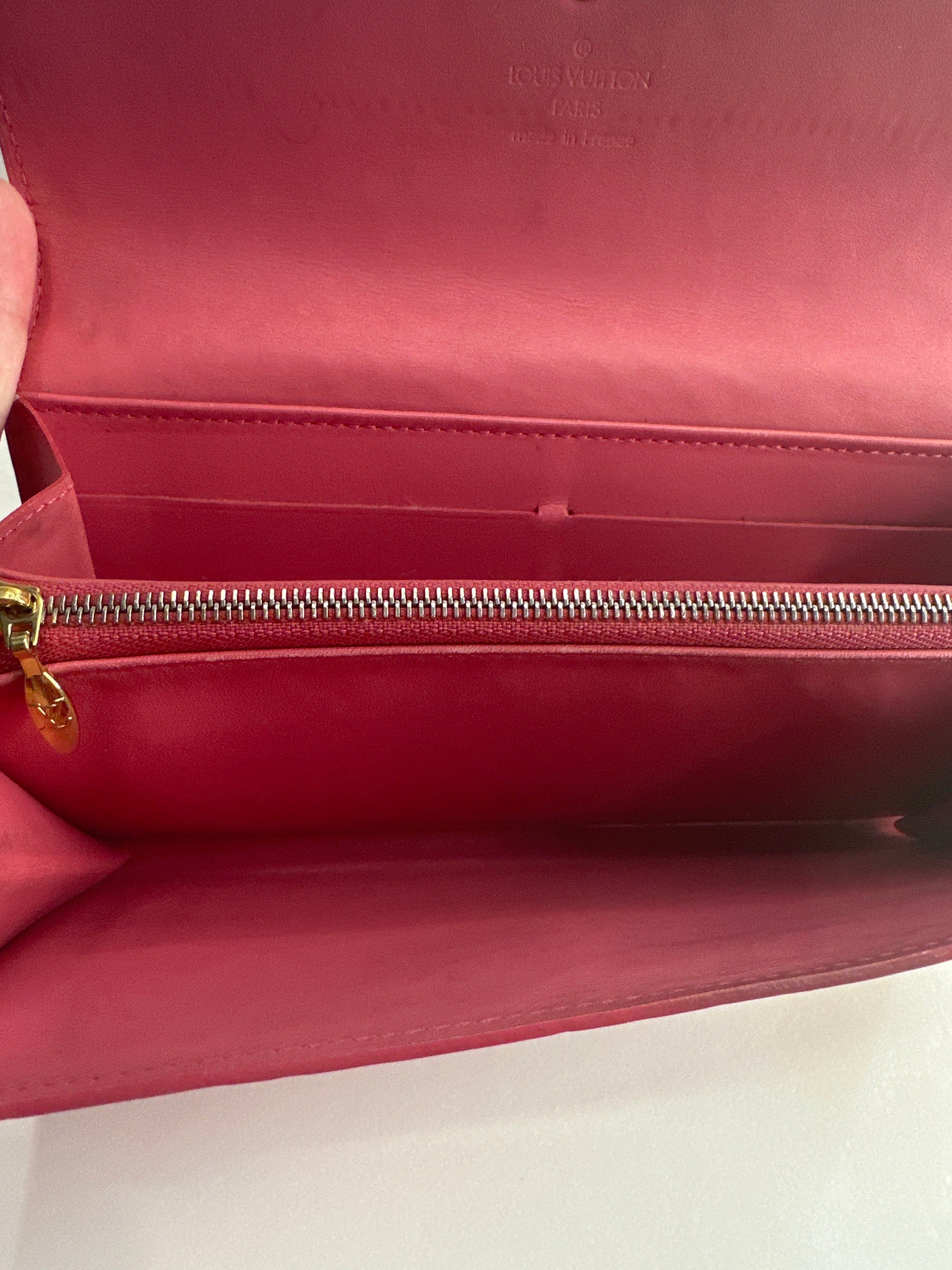 LOUIS VUITTON Portefeuille Sarah Monogram Vernis