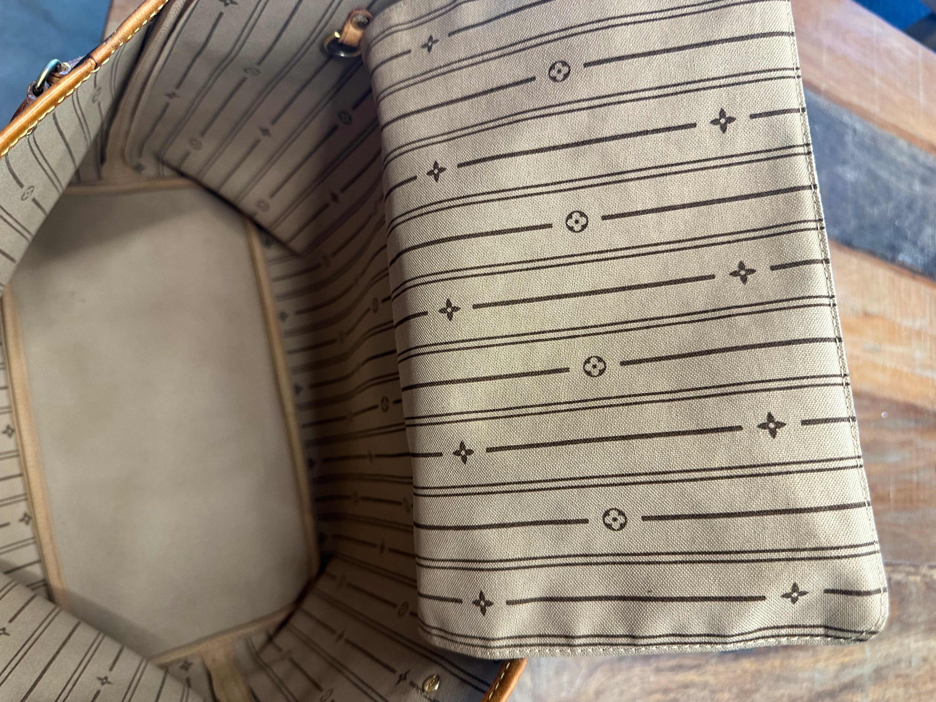 Louis Vuitton Neverfull