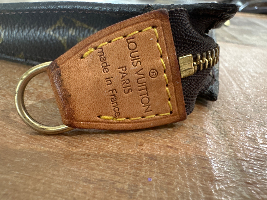 LOUIS VUITTON Monogram Bucket GM Pouch Accessory Pouch