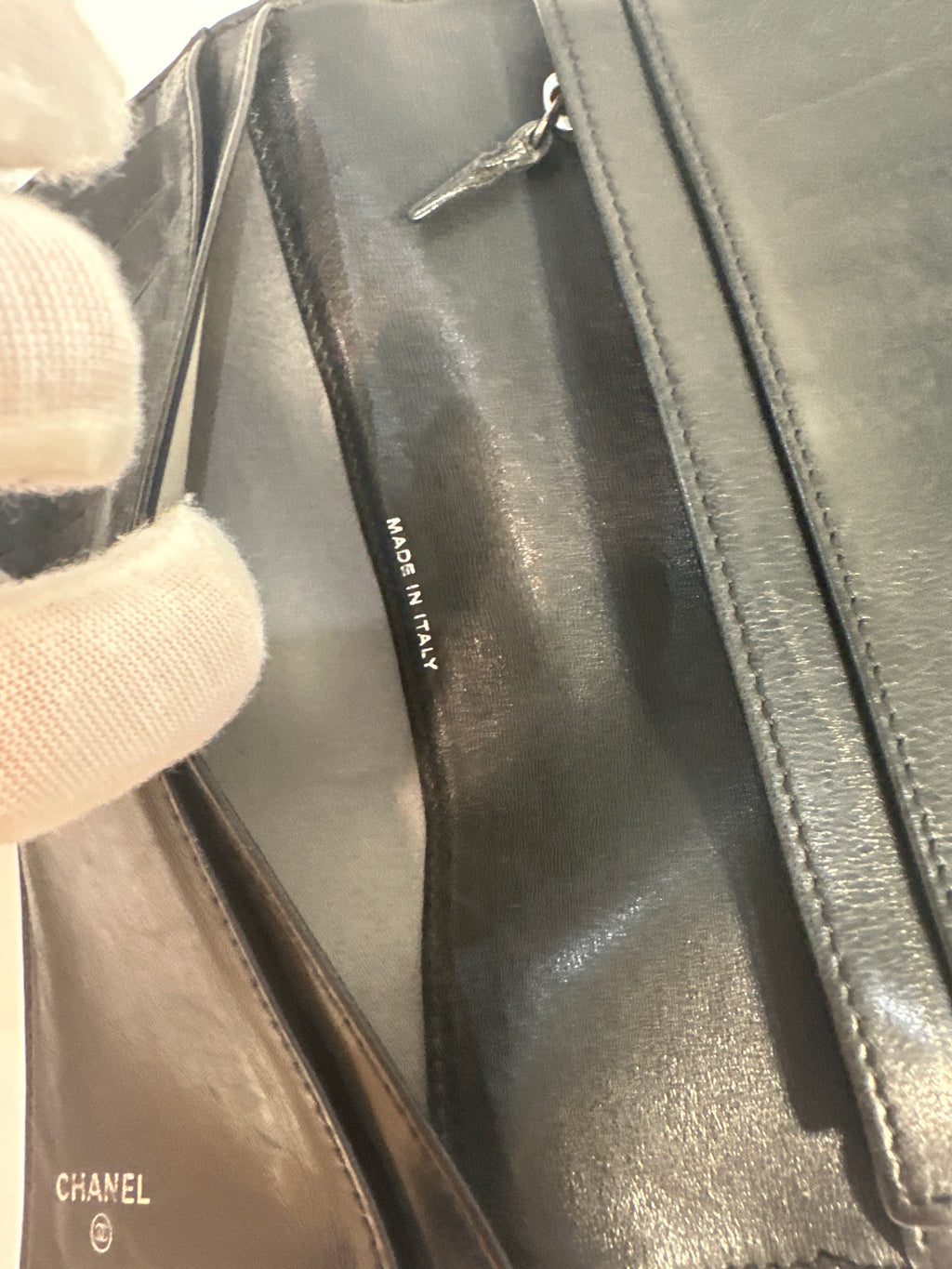 Vintage CHANEL CC Logo Patent Leather Camellia Flower Wallet