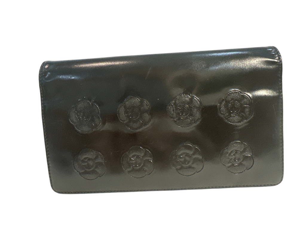 Vintage CHANEL CC Logo Patent Leather Camellia Flower Wallet