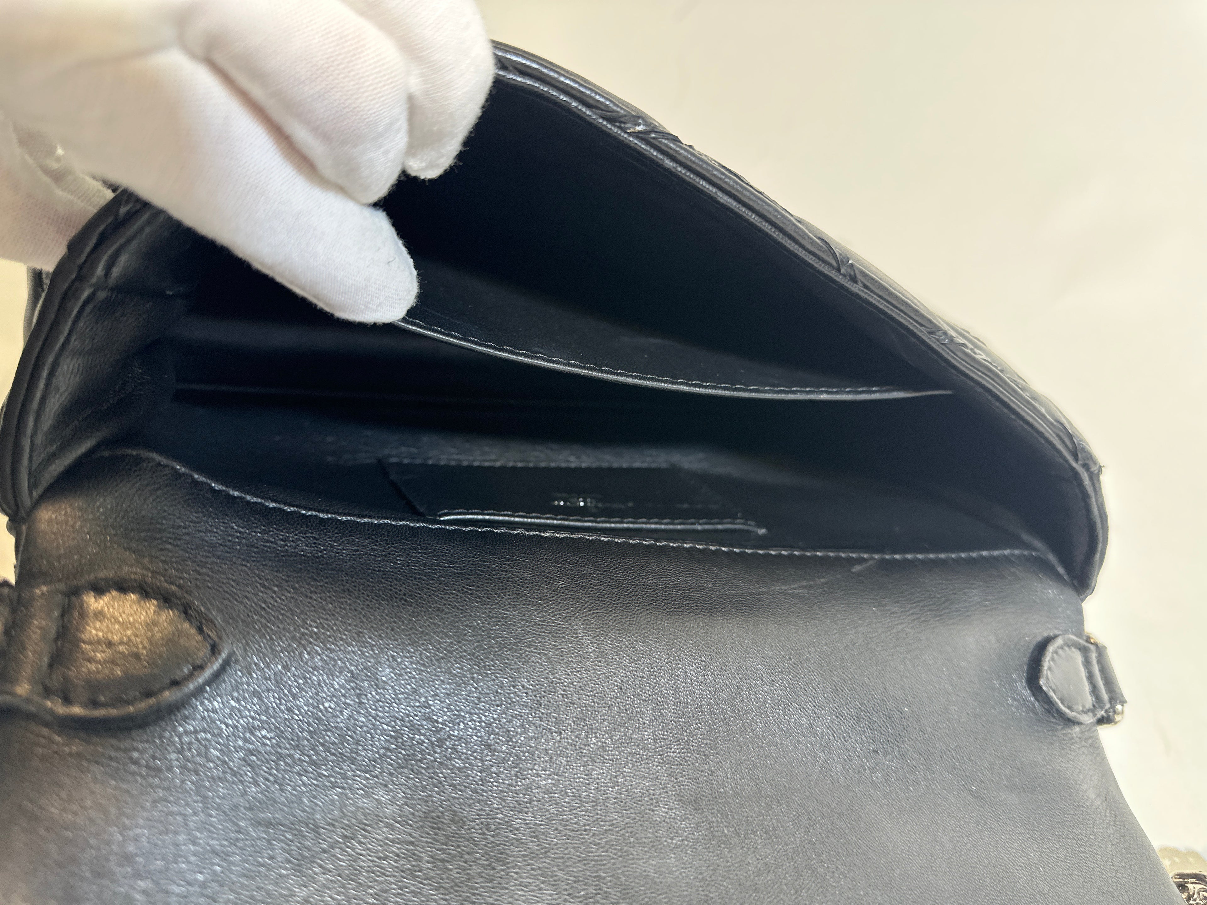 Louis Vuitton Malletage
Leather Bag Twist lock