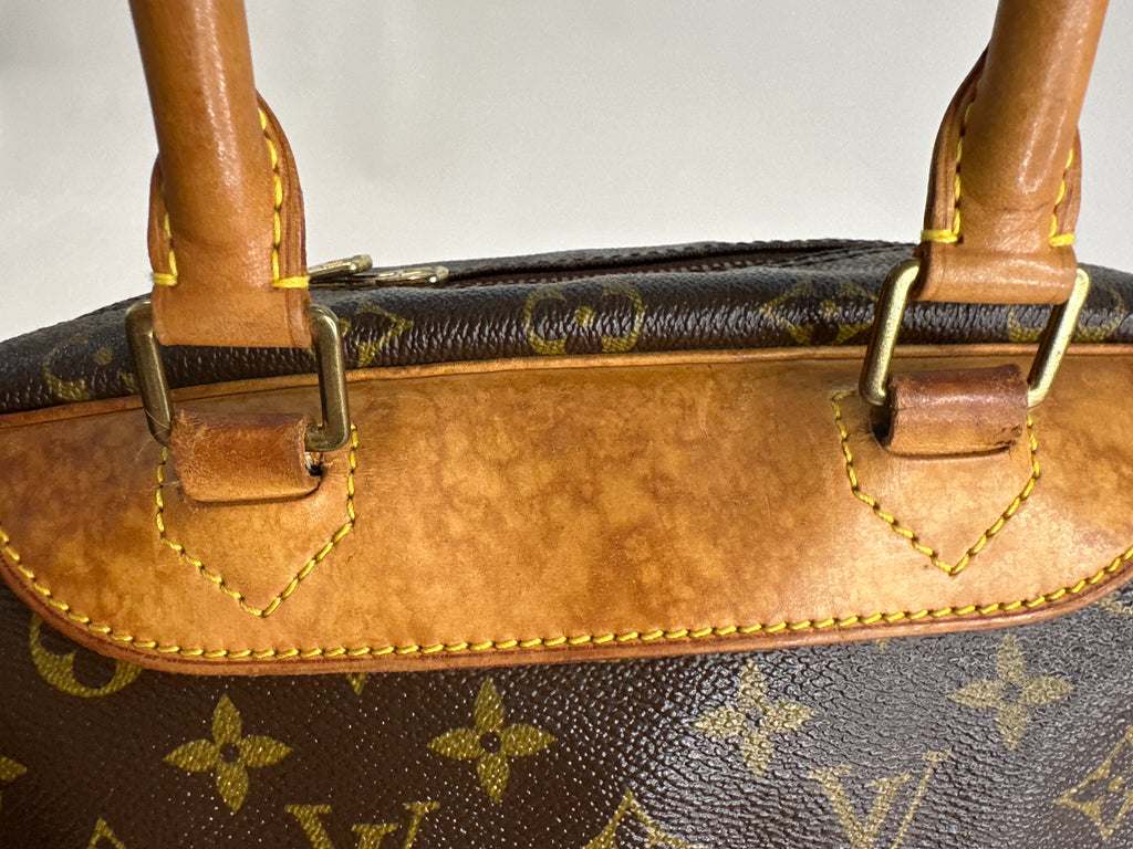 Vintage Louis Vuitton Deauville leather handbag