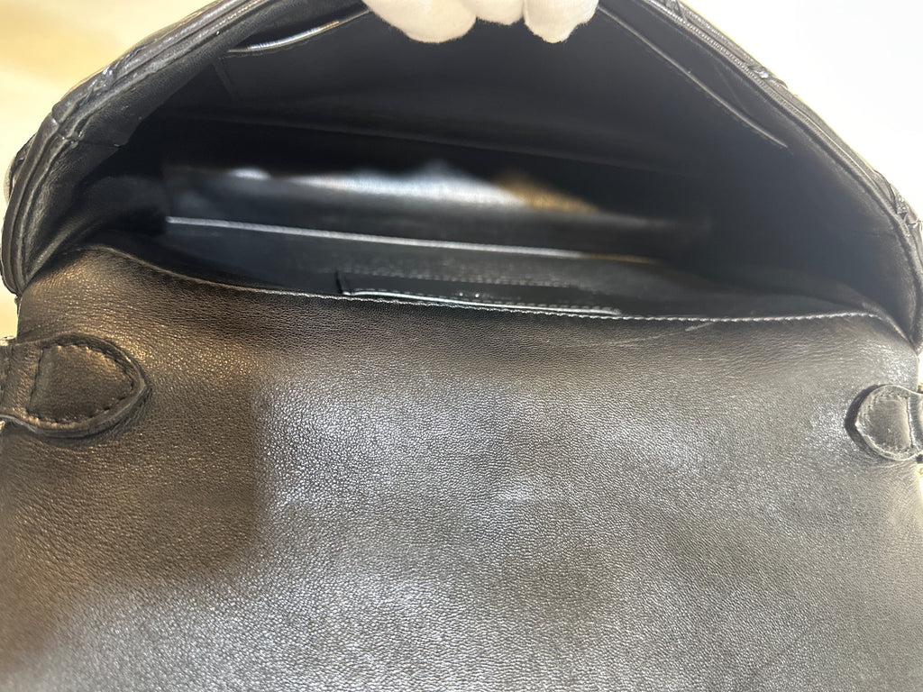 Louis Vuitton Malletage
Leather Bag Twist lock