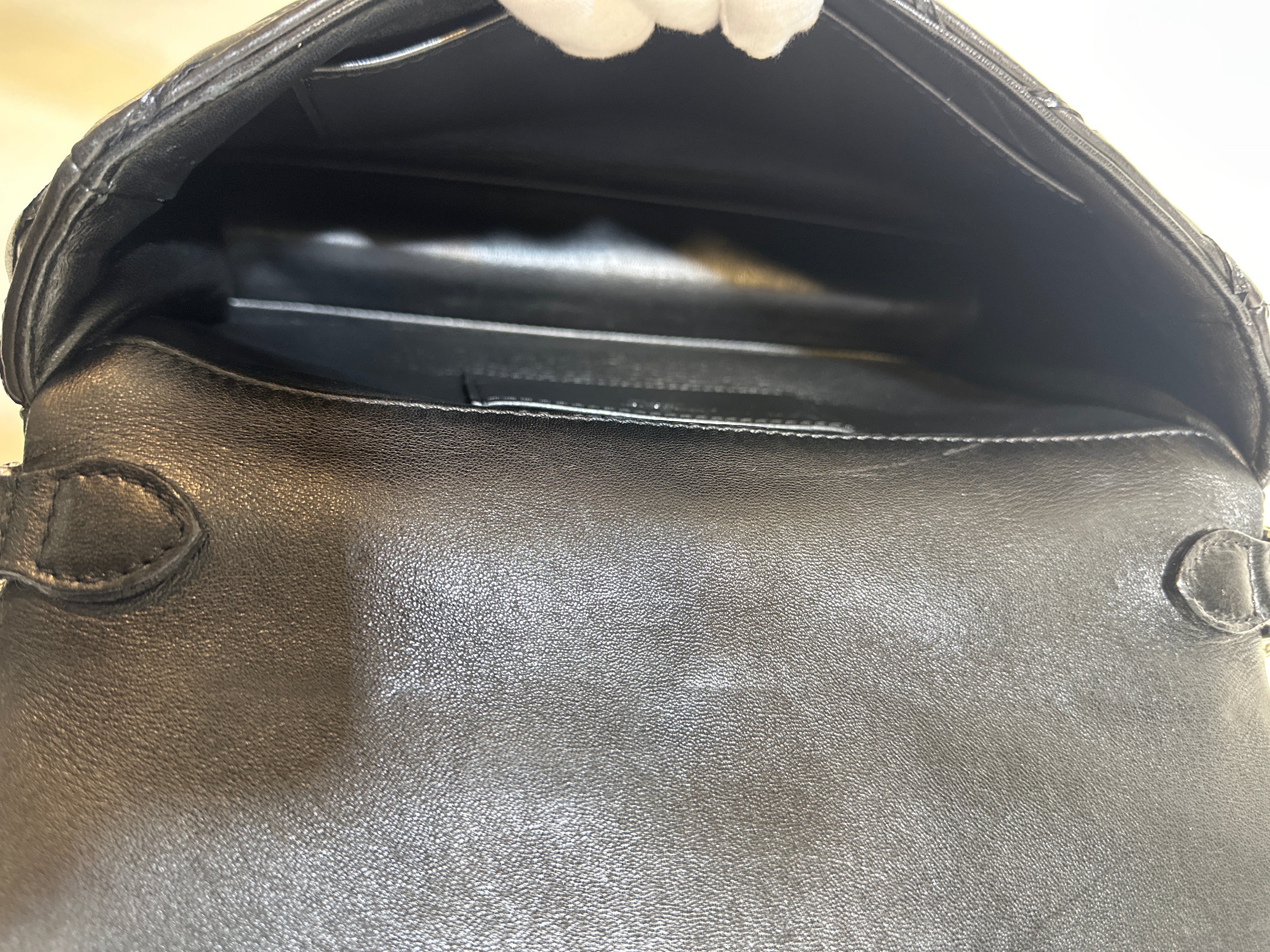 Louis Vuitton Malletage
Leather Bag Twist lock