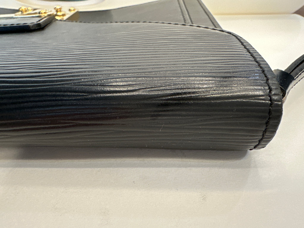 Louis Vuitton Epi Série Dragonne Clutch Bag – Black (Noir)