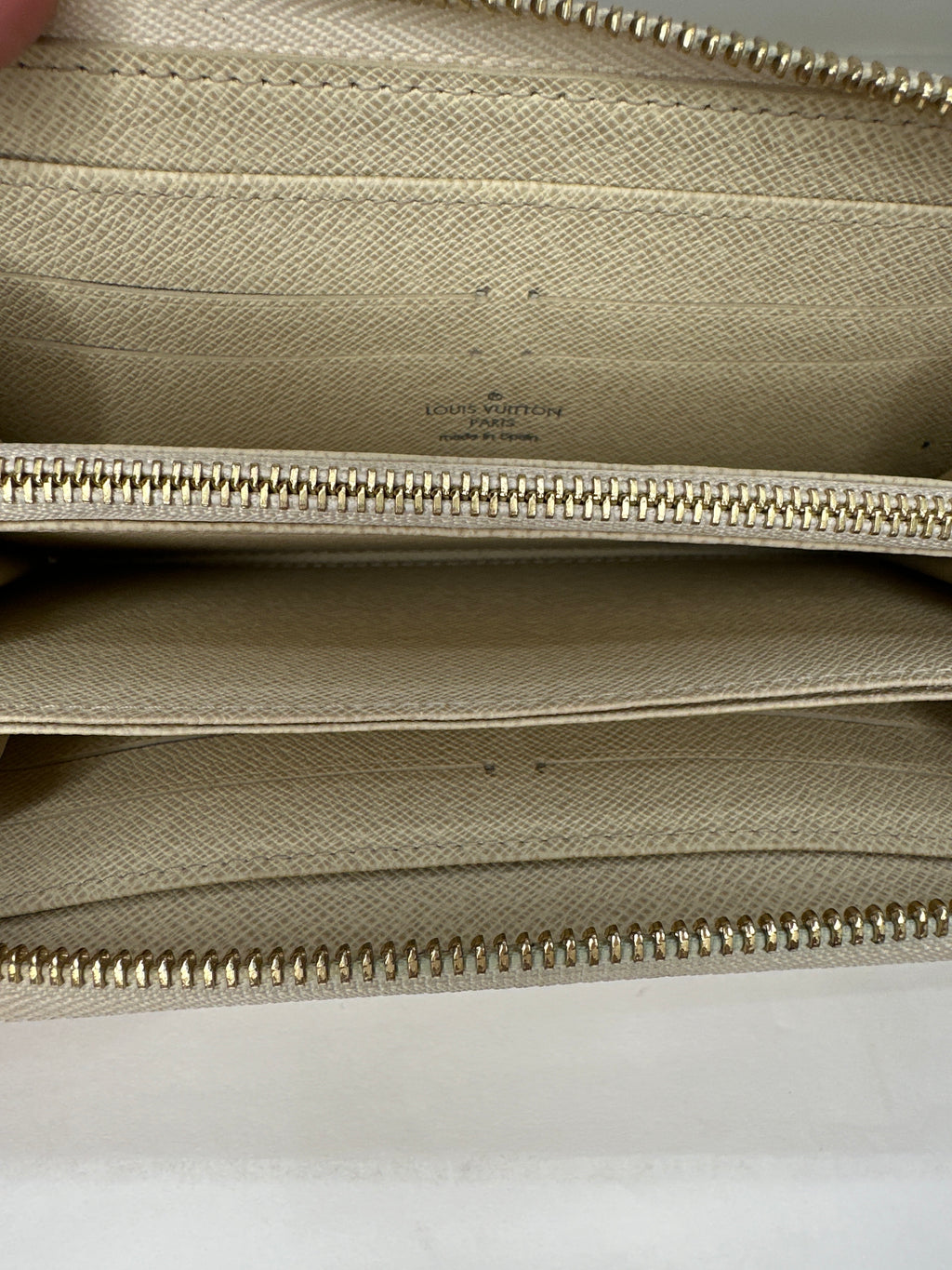 Louis Vuitton Damier Azur Zippy Wallet 2012 - with authentication card