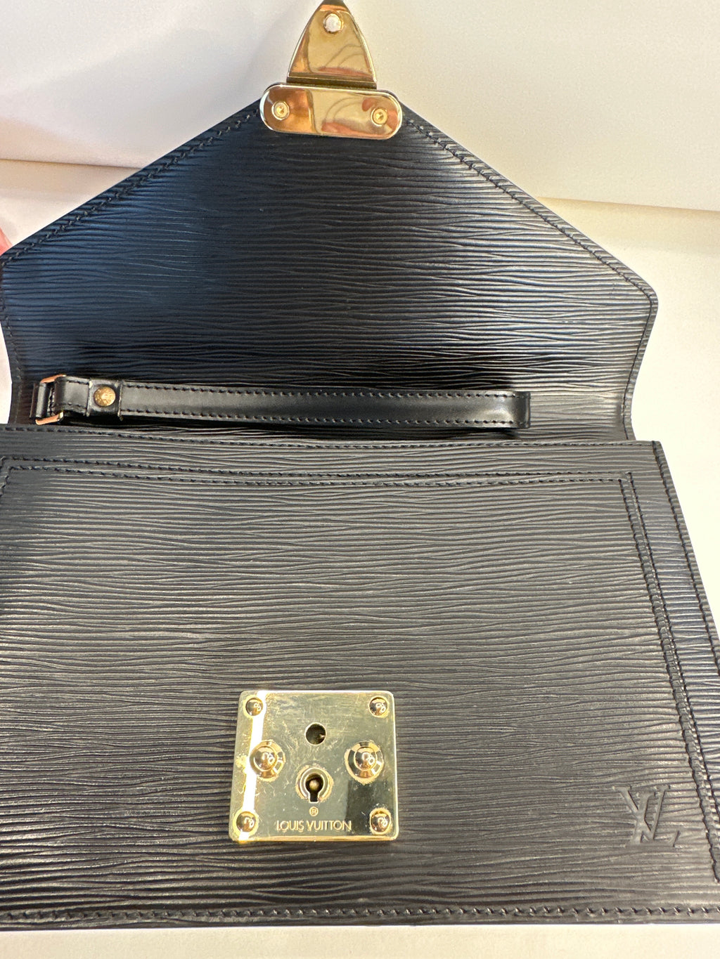 Louis Vuitton Epi Série Dragonne Clutch Bag – Black (Noir)