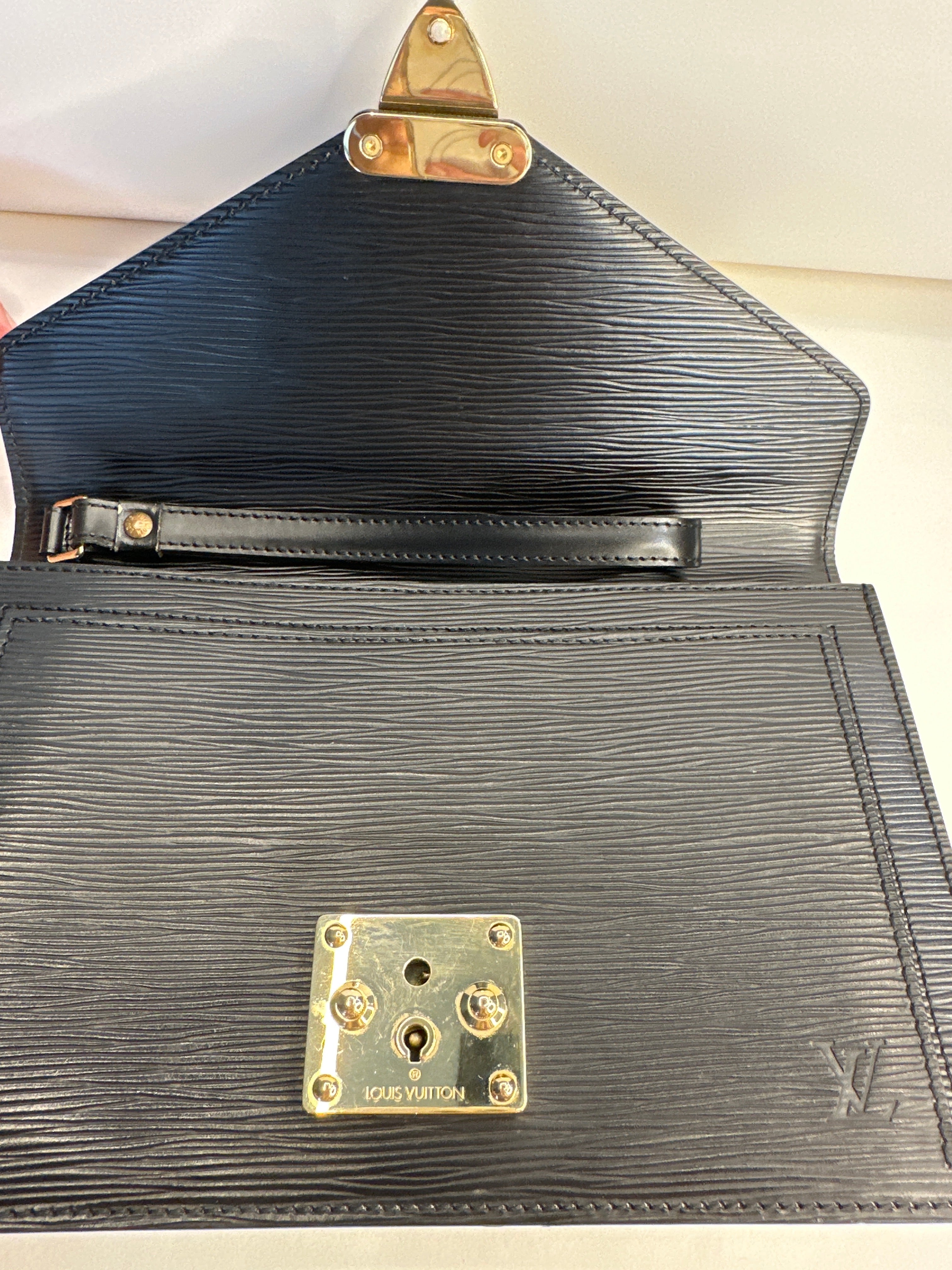 Louis Vuitton Epi Série Dragonne Clutch Bag – Black (Noir)