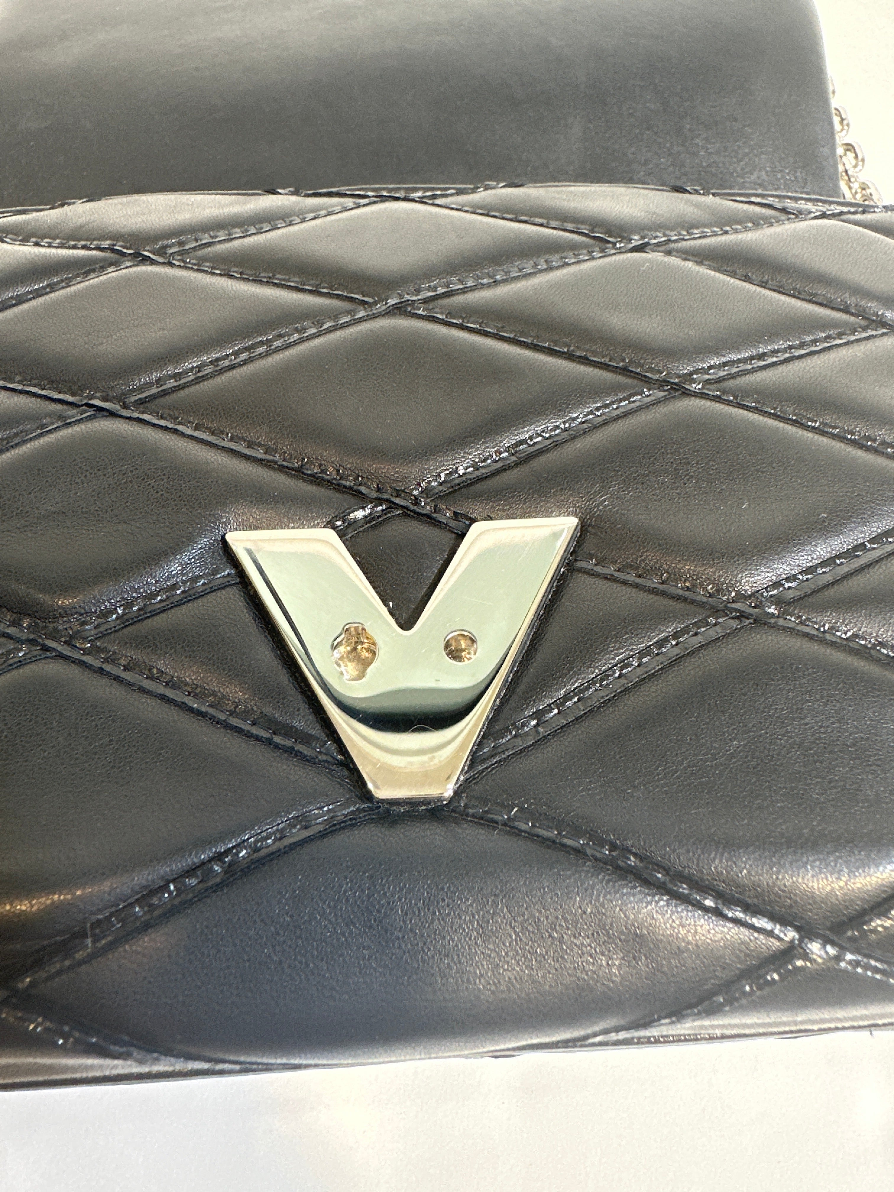 Louis Vuitton Malletage
Leather Bag Twist lock