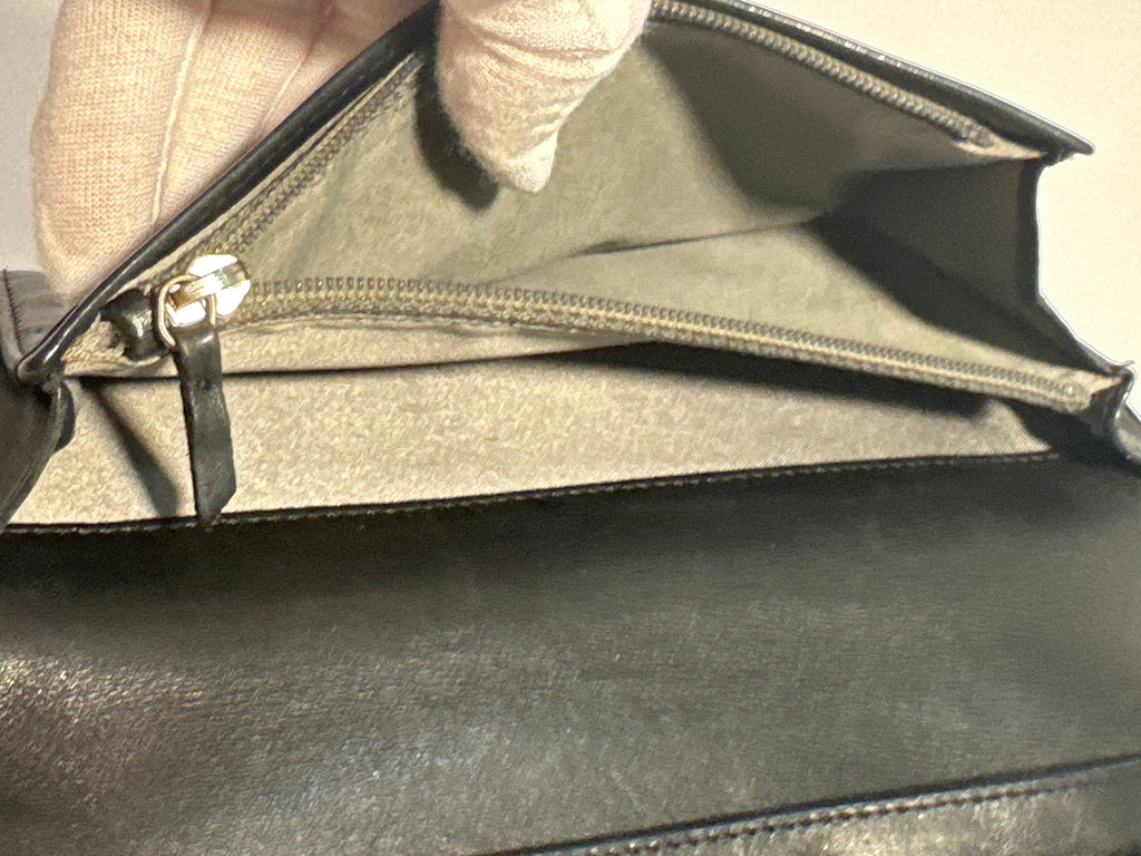 Vintage CHANEL CC Logo Patent Leather Camellia Flower Wallet