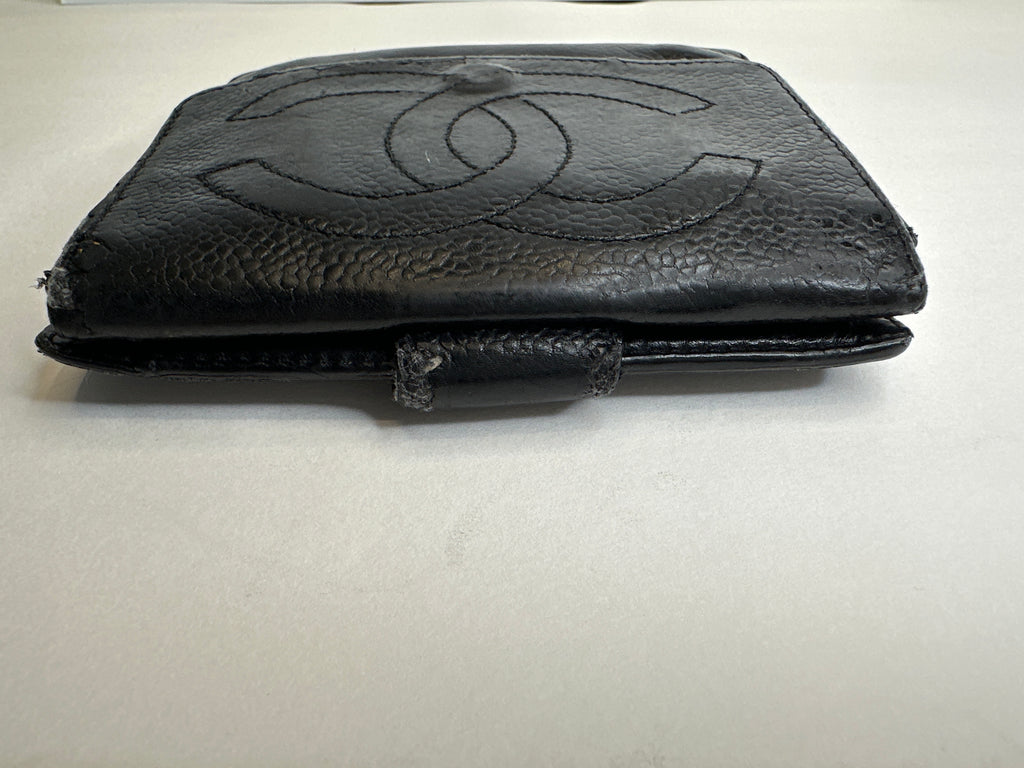 Vintage CHANEL Caviar Skin Bifold Wallet