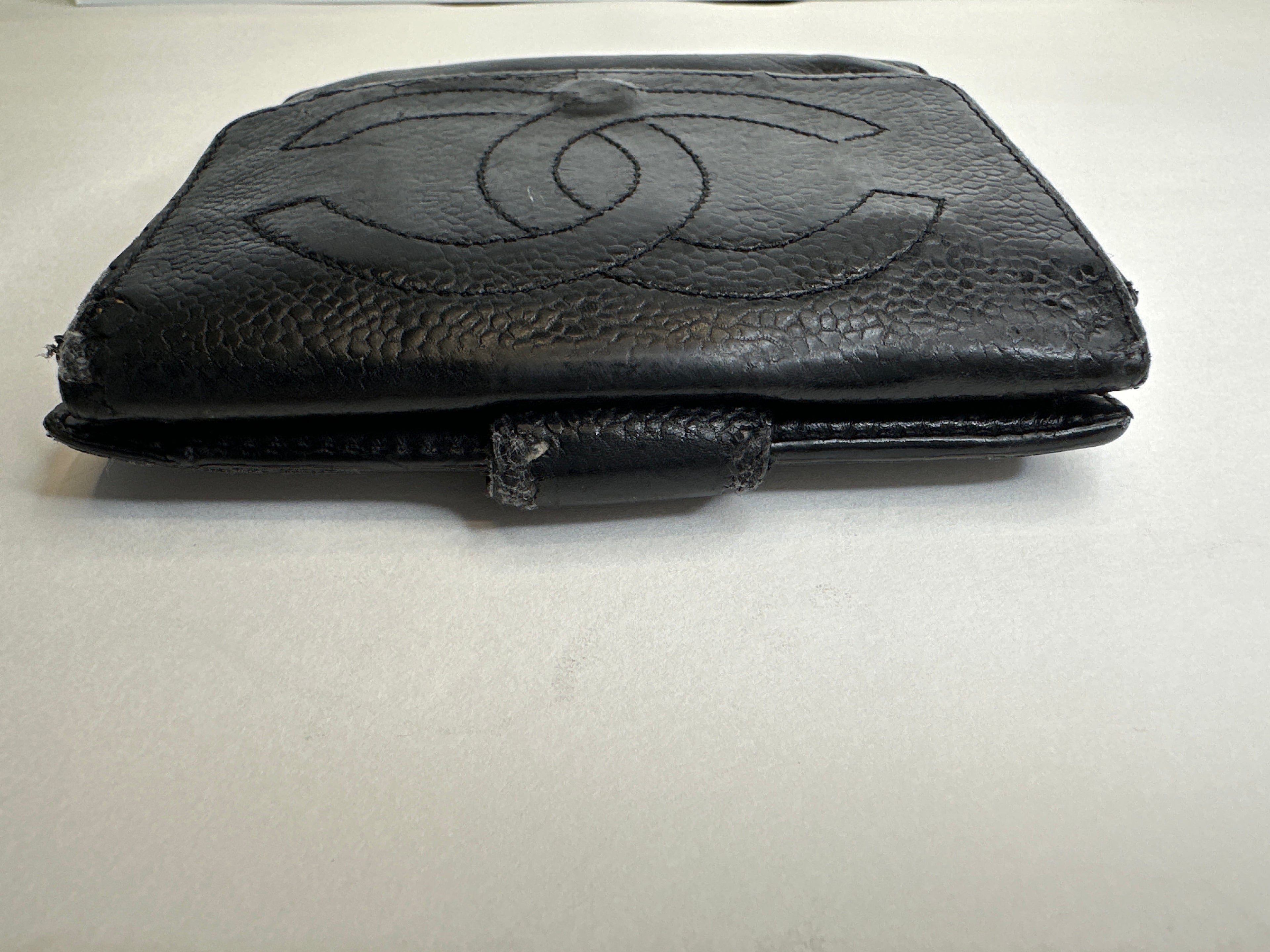 Vintage CHANEL Caviar Skin Bifold Wallet
