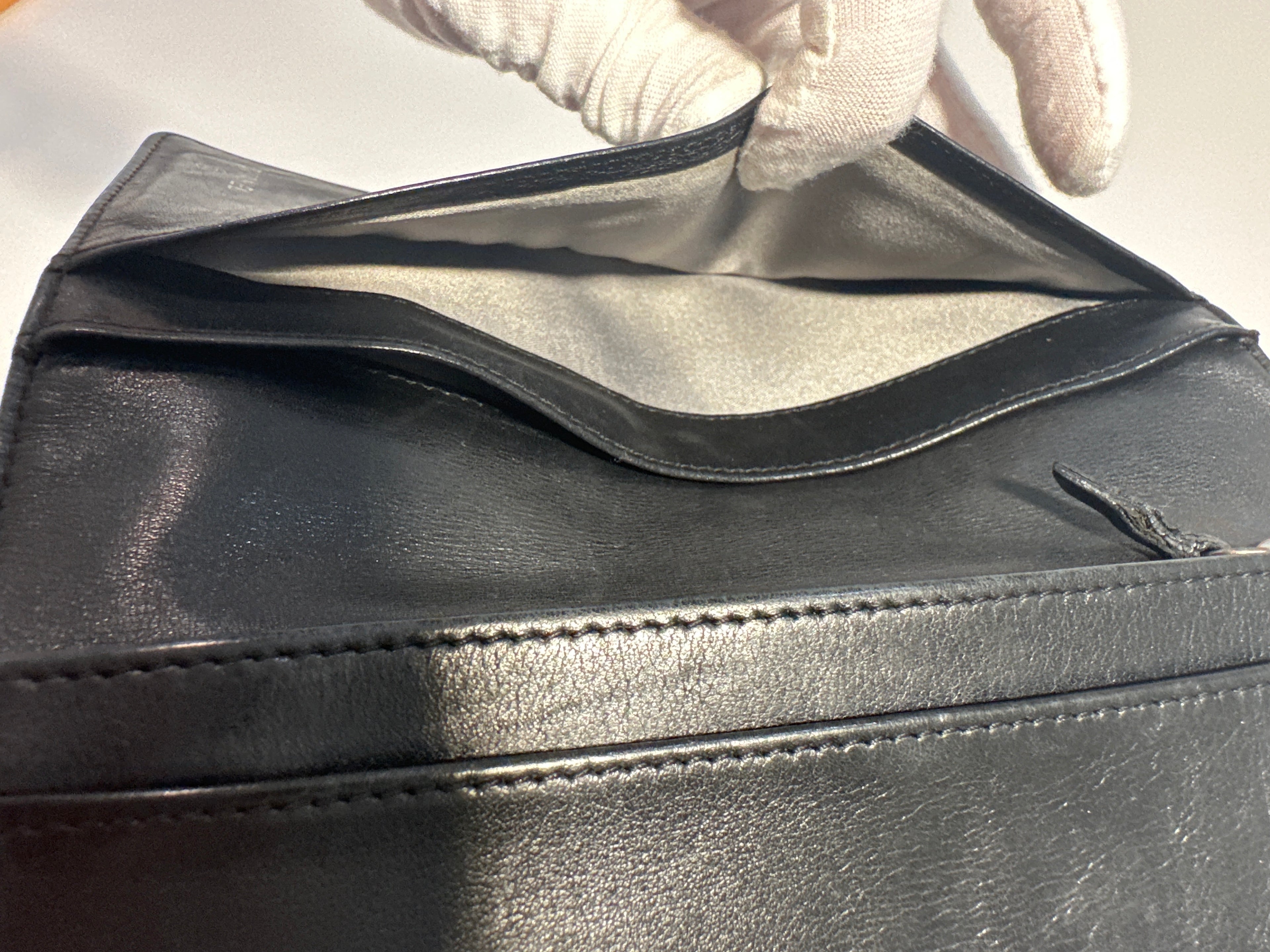 Vintage CHANEL CC Logo Patent Leather Camellia Flower Wallet