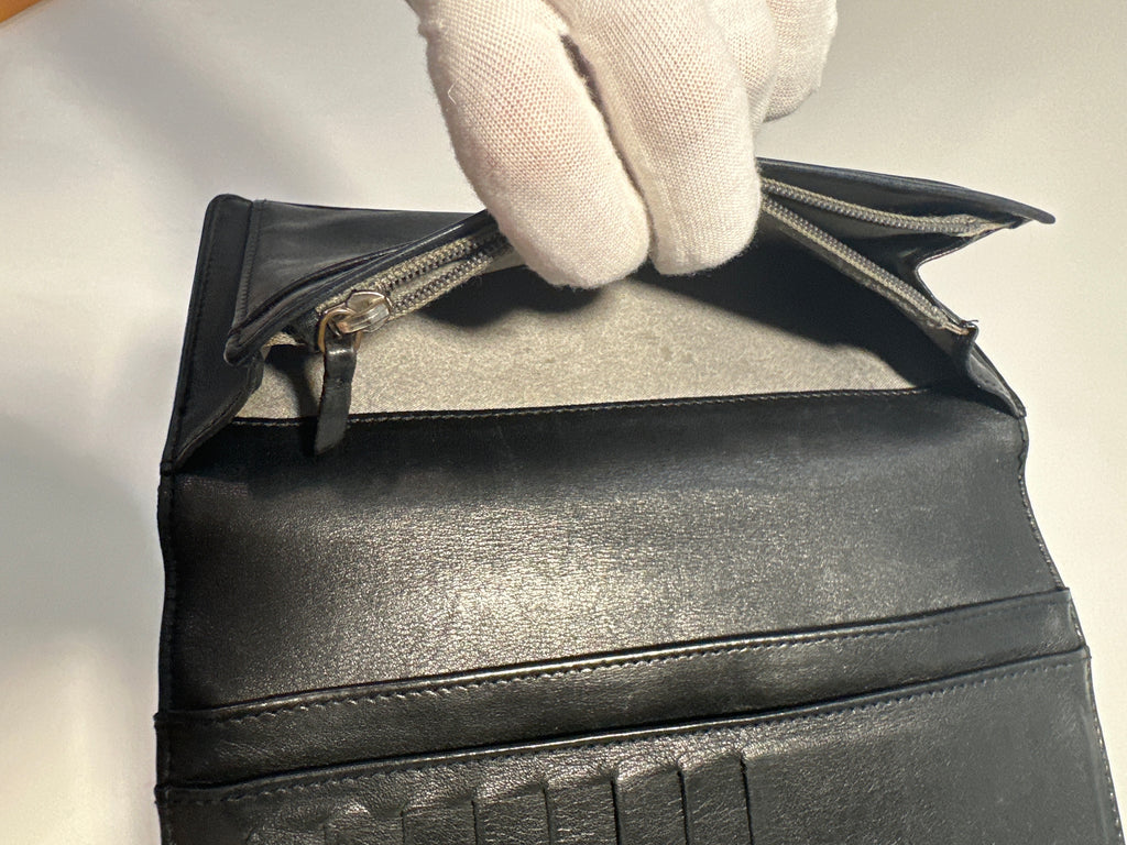 Vintage CHANEL CC Logo Patent Leather Camellia Flower Wallet