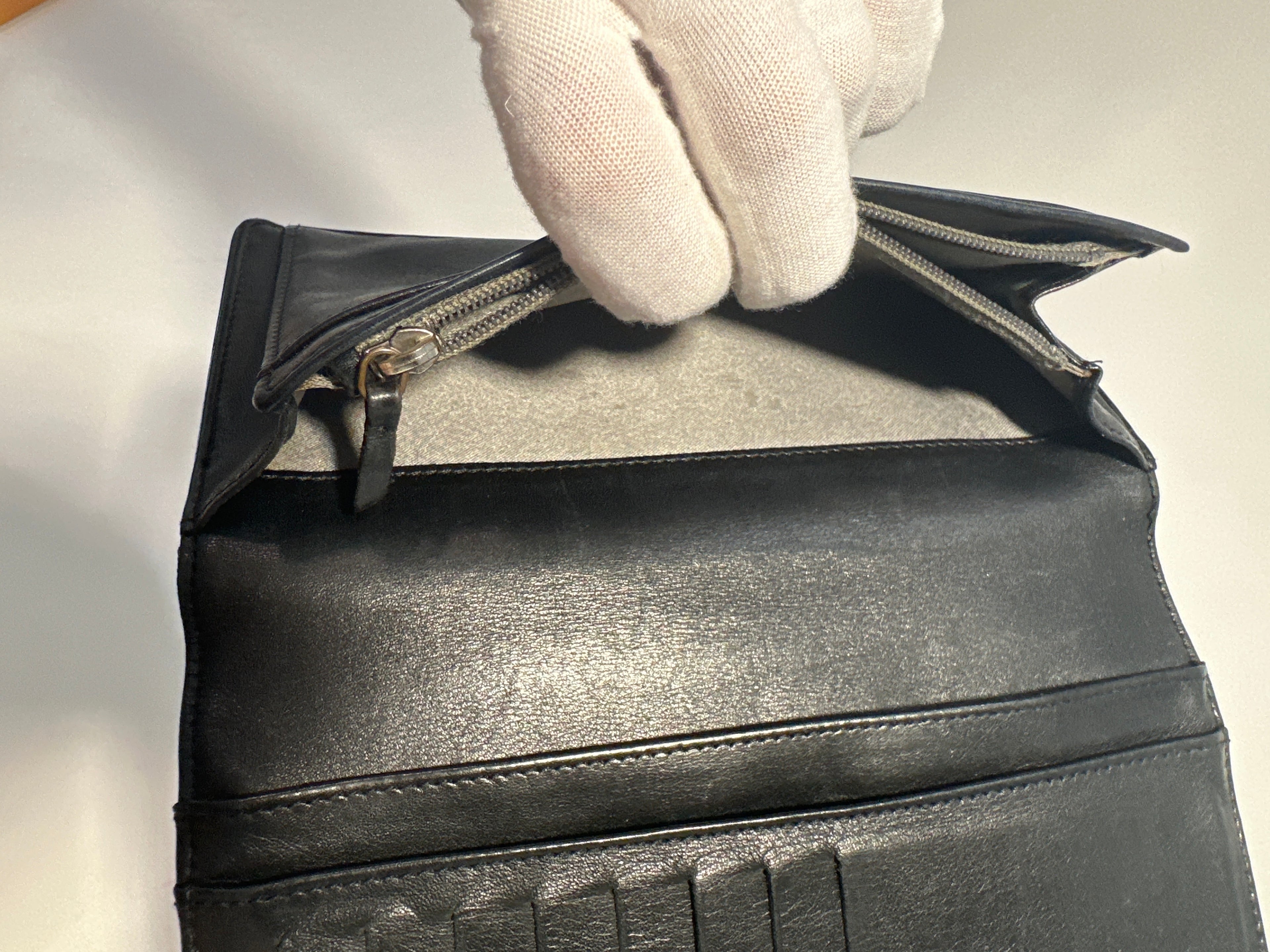 Vintage CHANEL CC Logo Patent Leather Camellia Flower Wallet