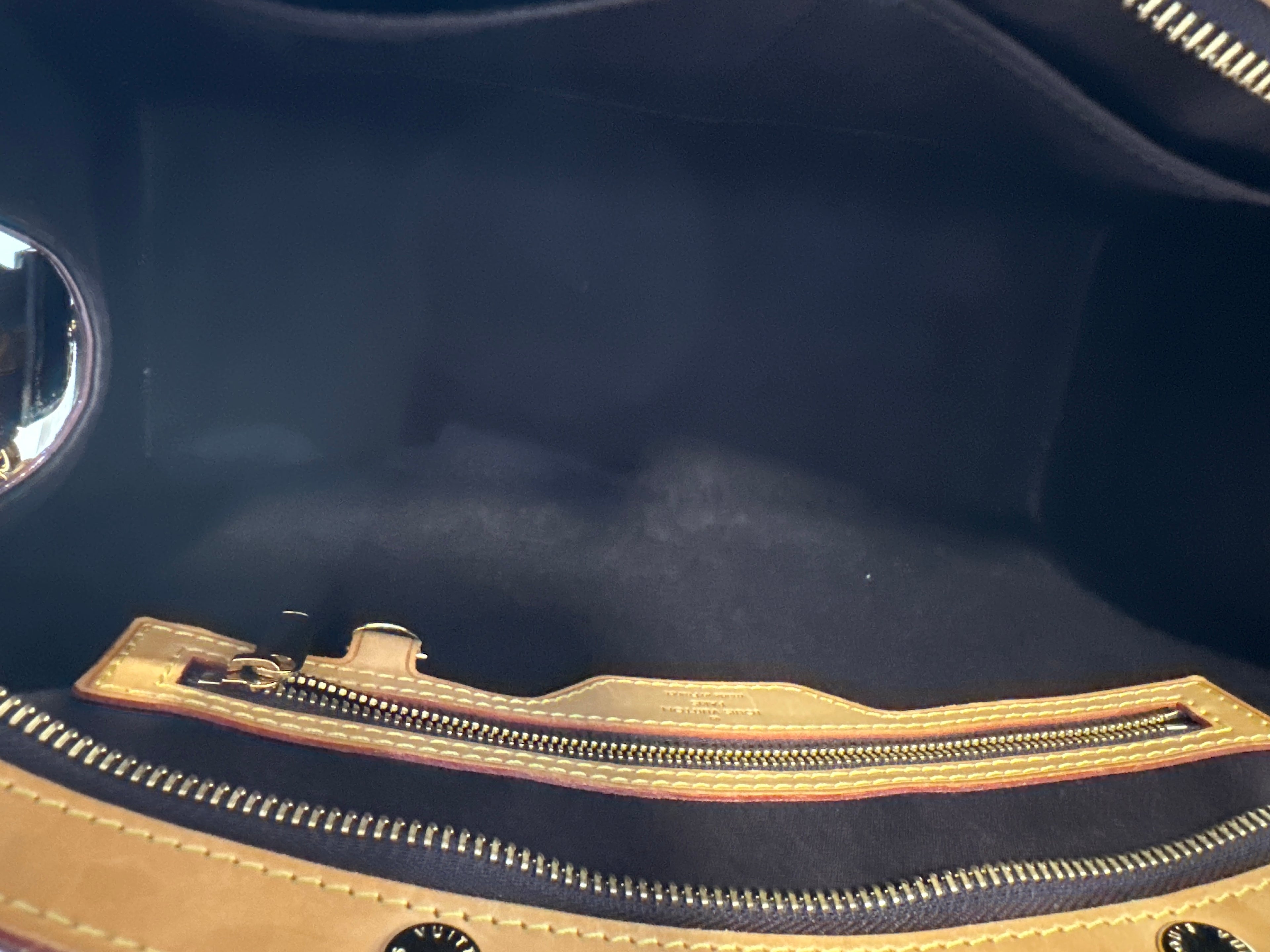 Vintage Louis Vuitton Shoulder & Cross body Bag with COA 2010