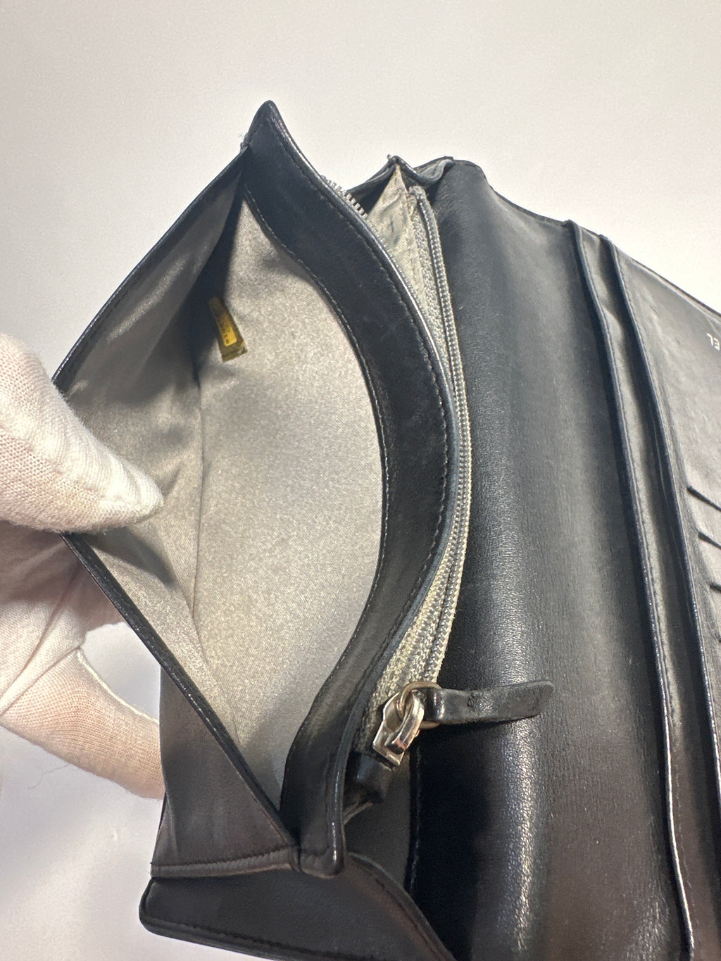 Vintage CHANEL CC Logo Patent Leather Camellia Flower Wallet