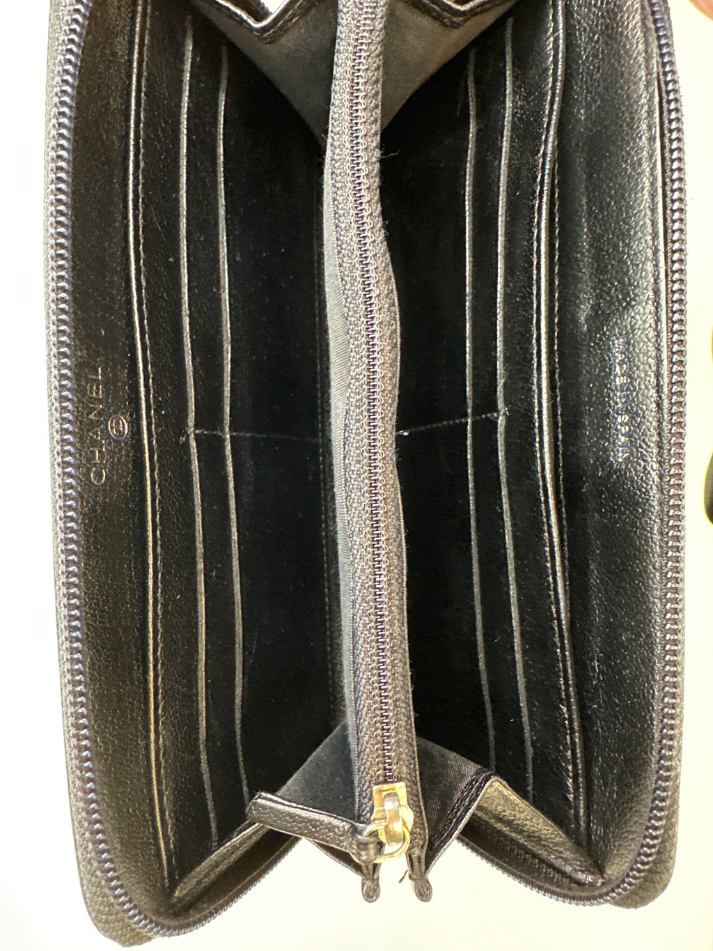 CHANEL CC Logo Caviar Leather Wallet