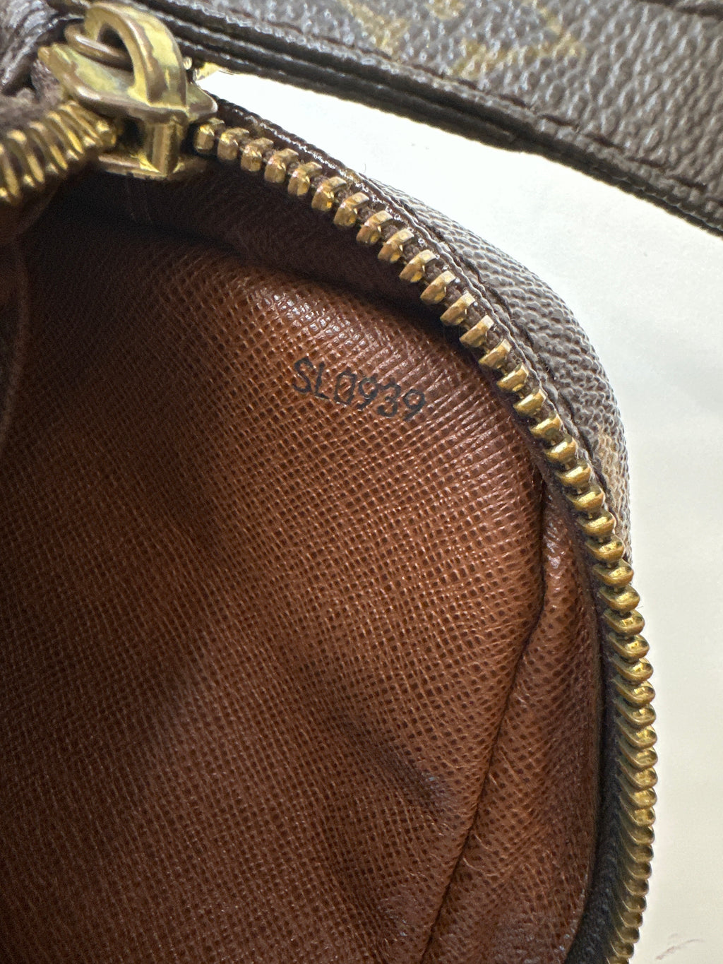 Vintage LOUIS VUITTON DANUBE CROSSBODY SHOULDER BAG MONOGRAM