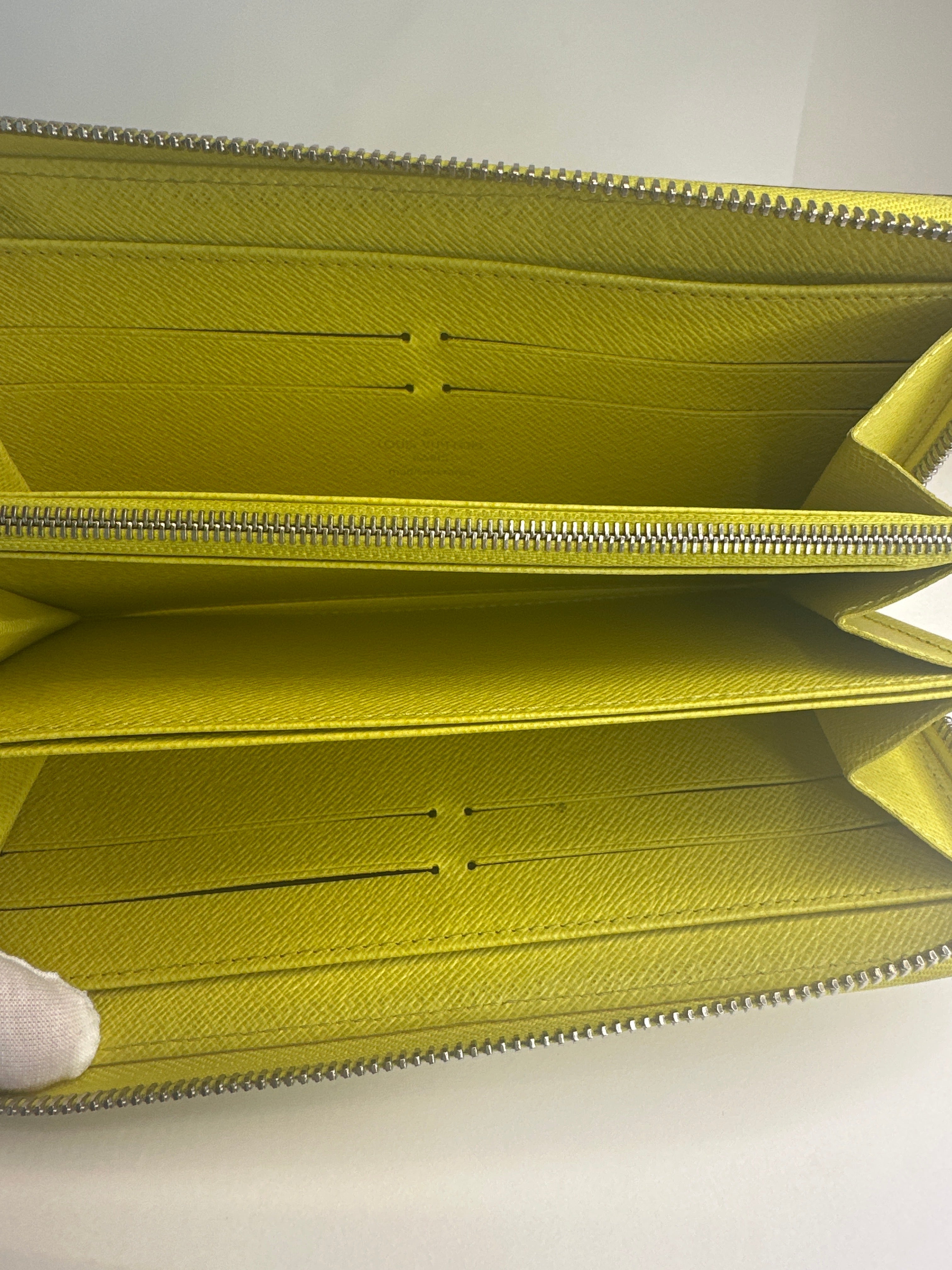 Vintage LOUIS VUITTON Epi Zippy - Wallet Zip Around Long Wallet Leather