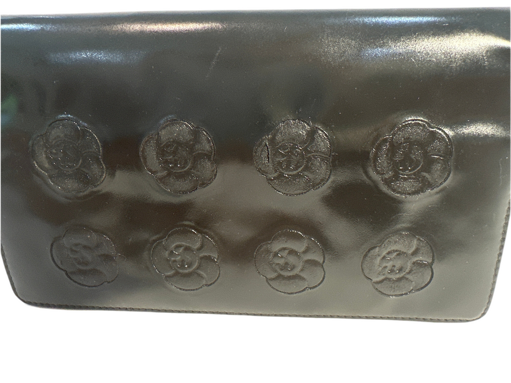 Vintage CHANEL CC Logo Patent Leather Camellia Flower Wallet