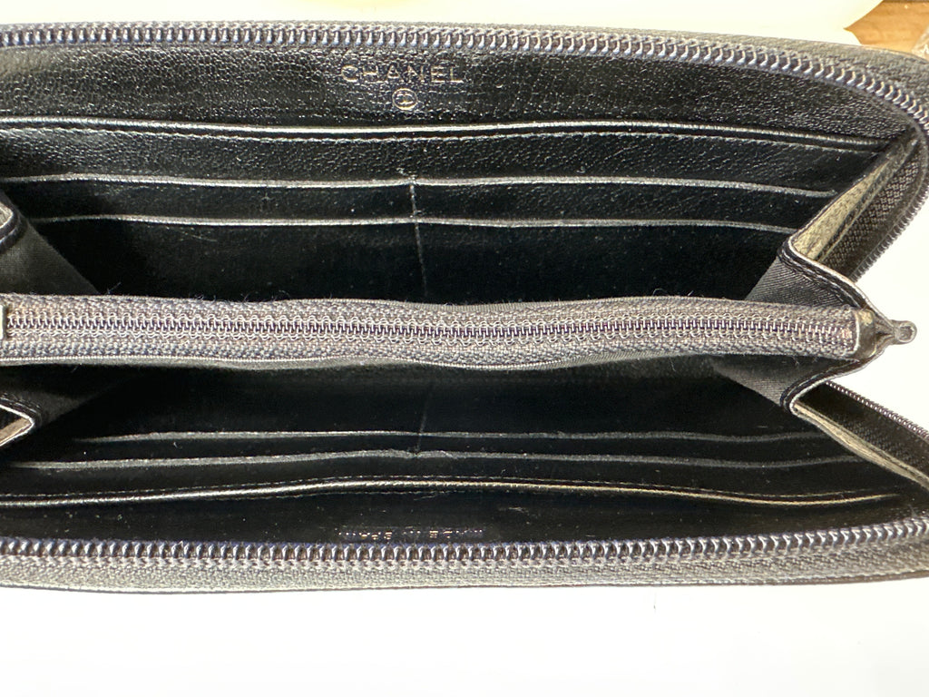 CHANEL CC Logo Caviar Leather Wallet