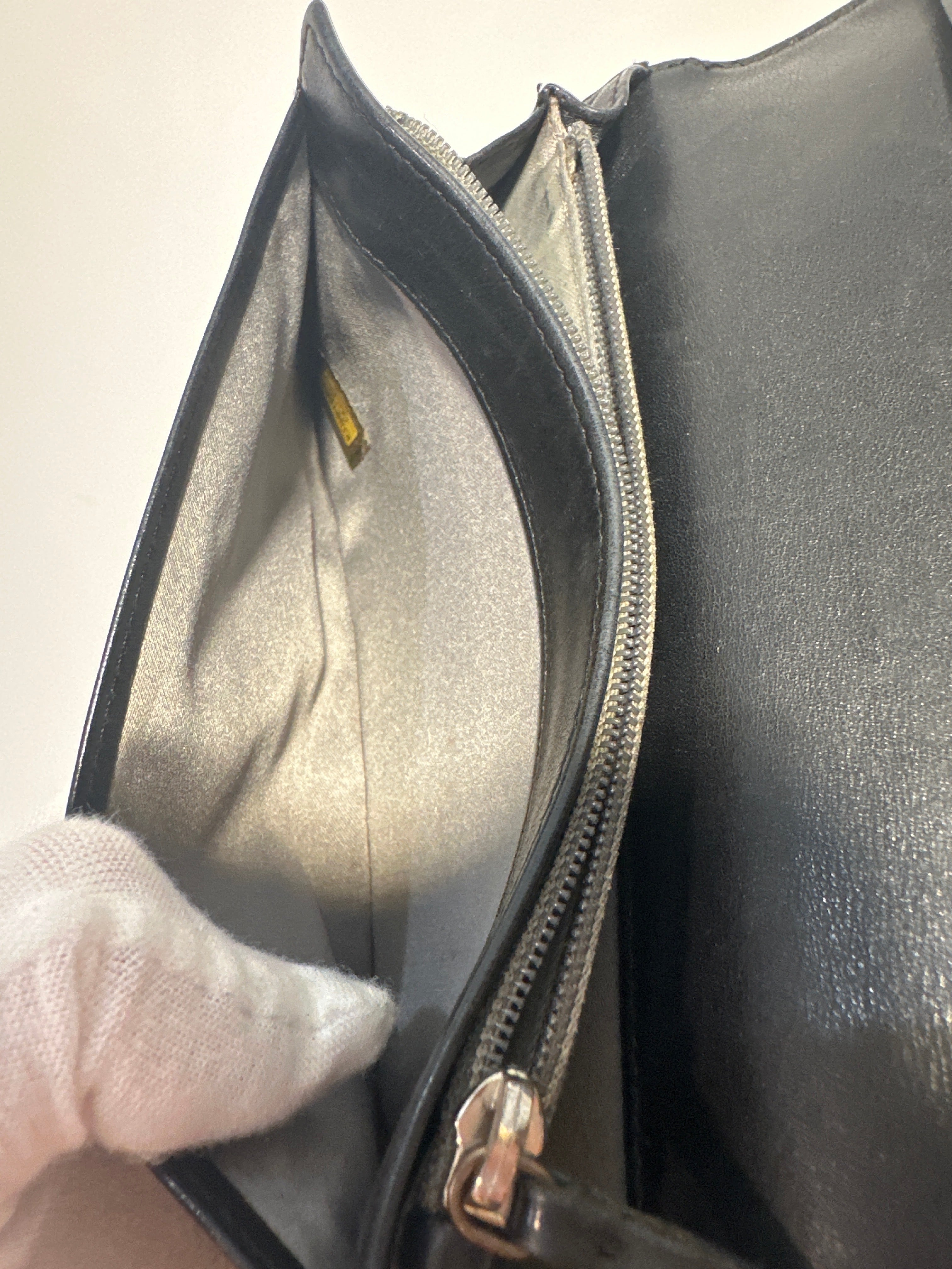 Vintage CHANEL CC Logo Patent Leather Camellia Flower Wallet