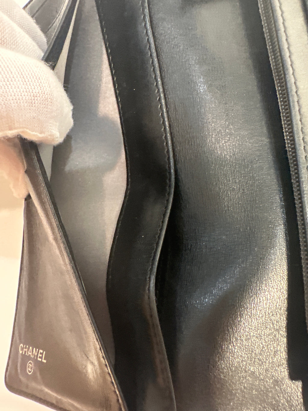 Vintage CHANEL CC Logo Patent Leather Camellia Flower Wallet