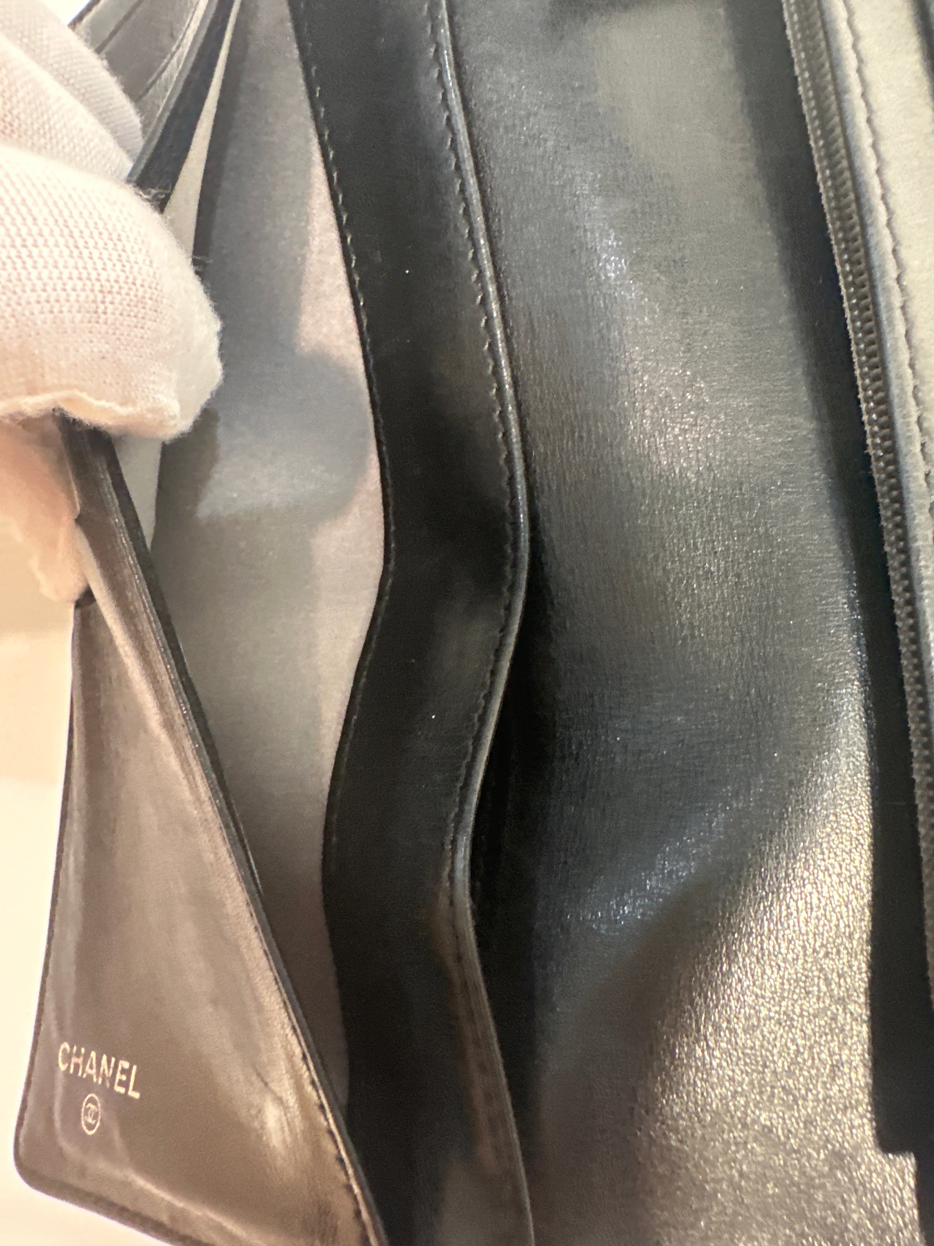 Vintage CHANEL CC Logo Patent Leather Camellia Flower Wallet