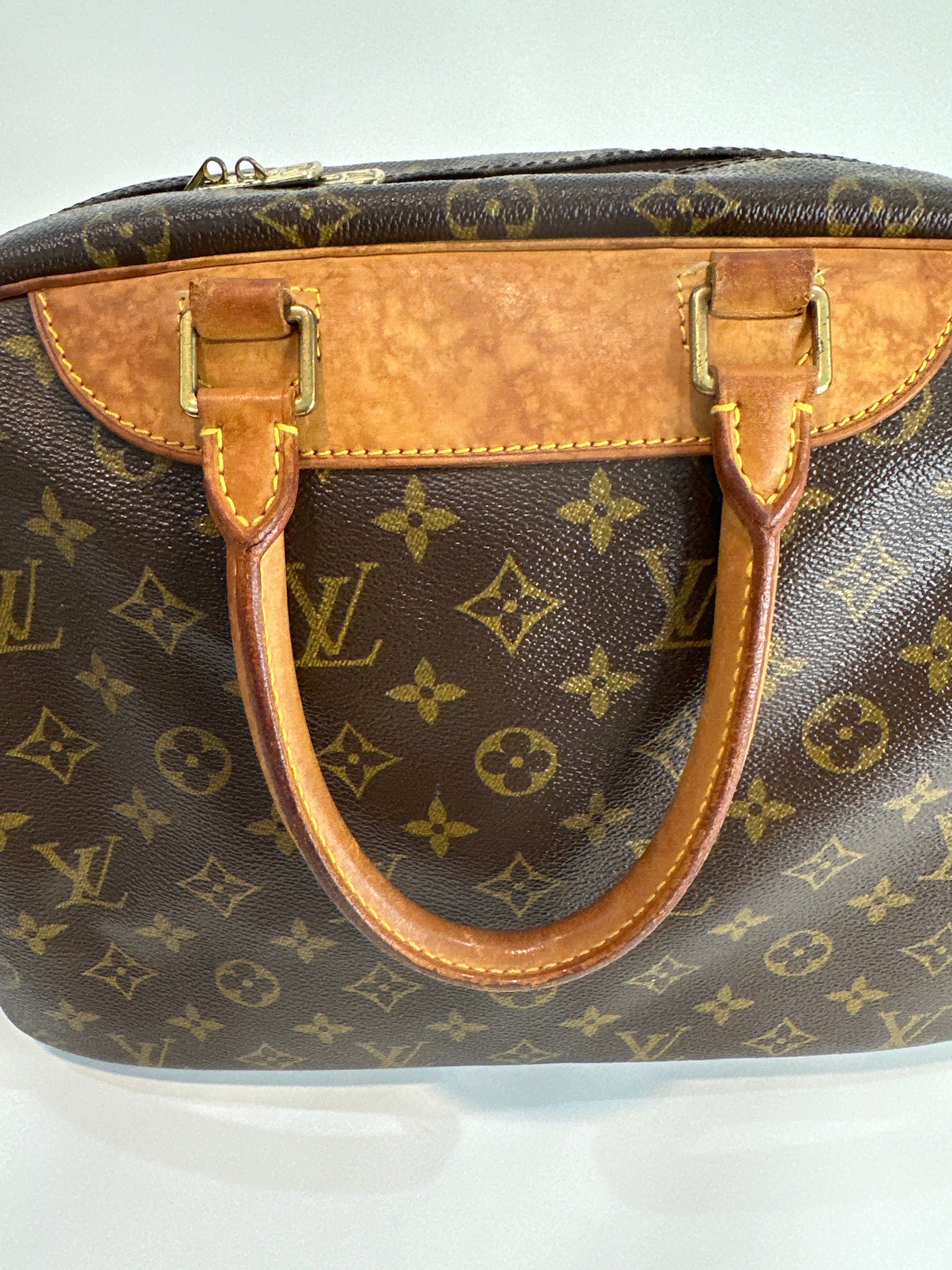 Vintage Louis Vuitton Deauville leather handbag