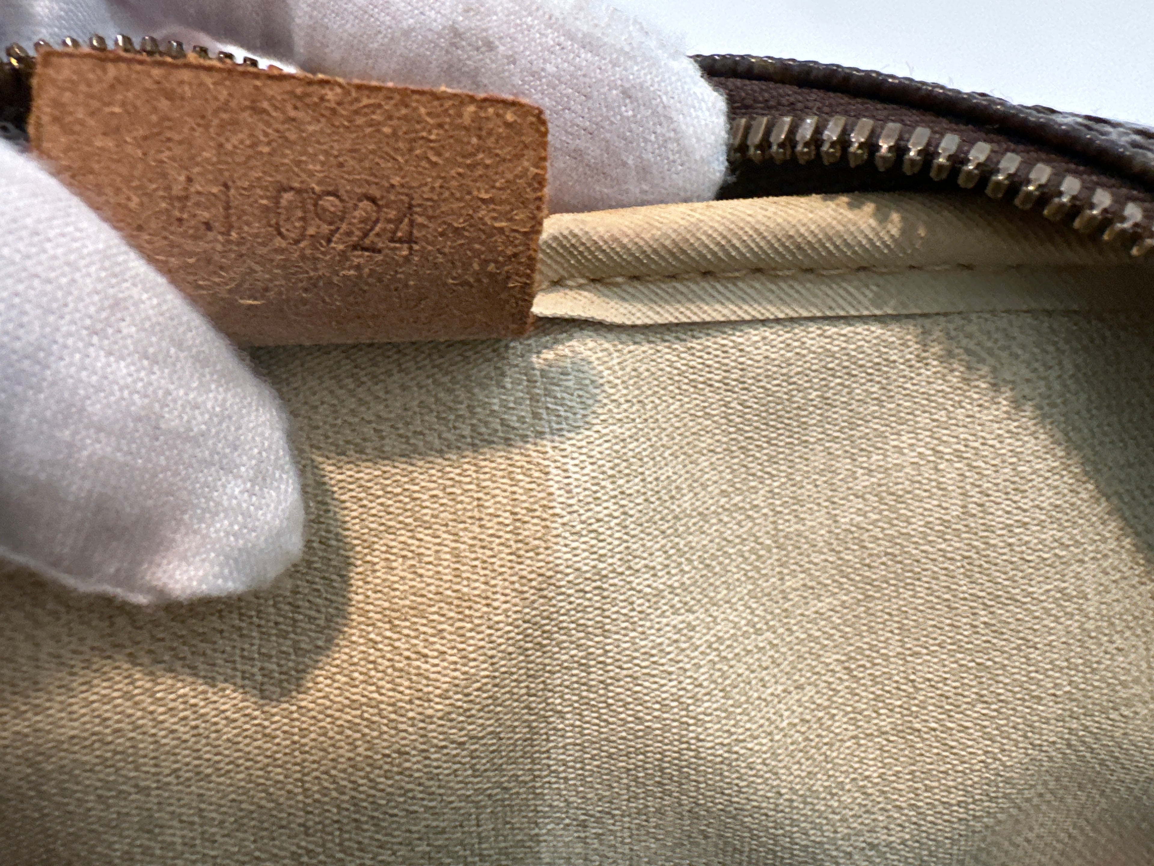 Vintage Louis Vuitton Deauville leather handbag